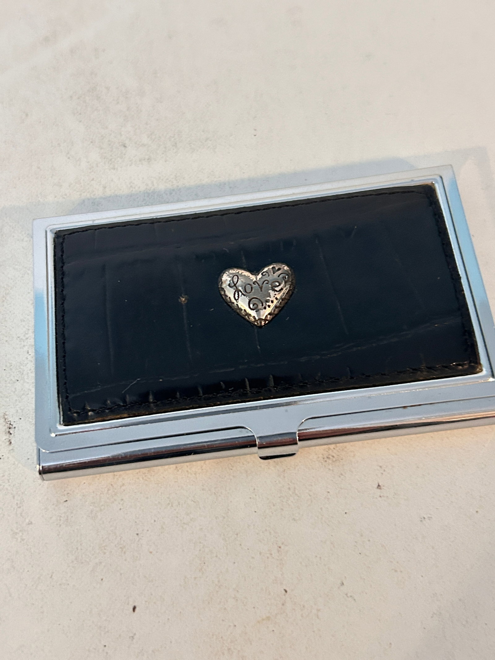 Vintage Brighton Accessories Leather heart Case: Vintage Brighton Accessories Leather heart Case Please view all photos as they are part of the description and condition of this Item, Feel free to contact me with questions or picture requests! Used