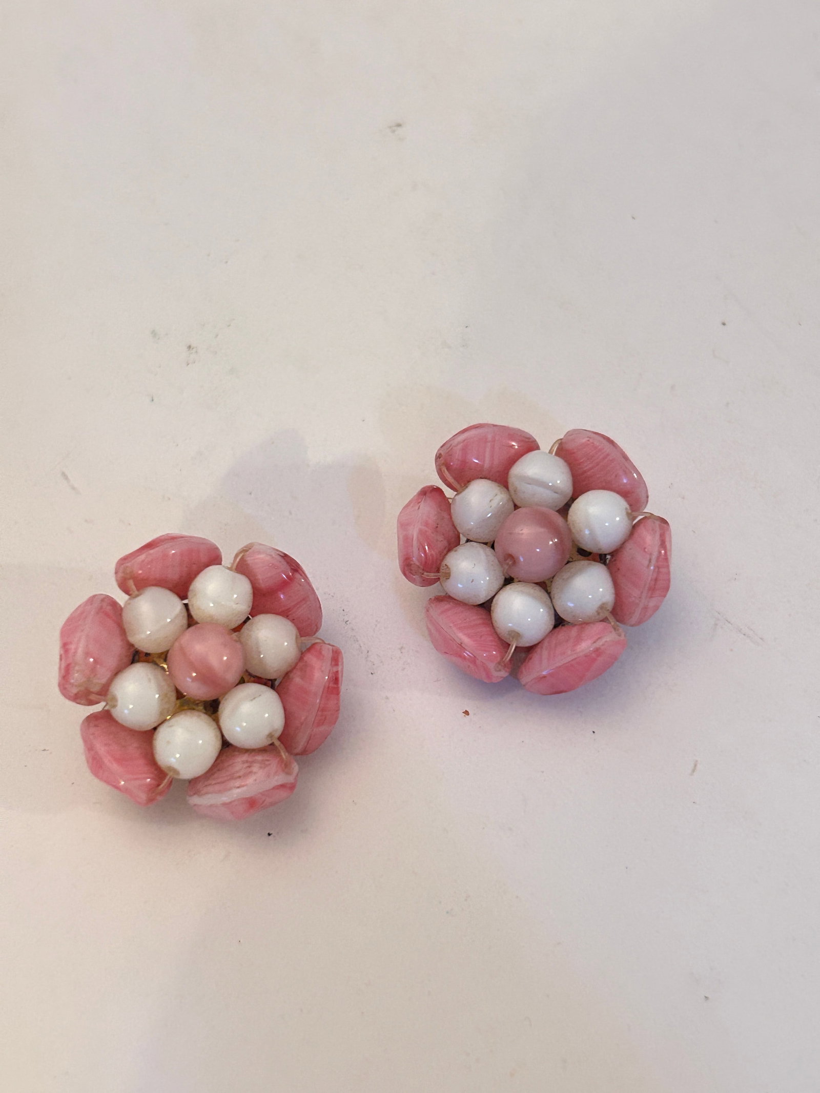 Vintage Pink & White Glass Earrings: Vintage Pink & White Glass Earrings Please view all photos as they are part of the description and condition of this Item, Feel free to contact me with questions or picture requests! Used Item AS IS