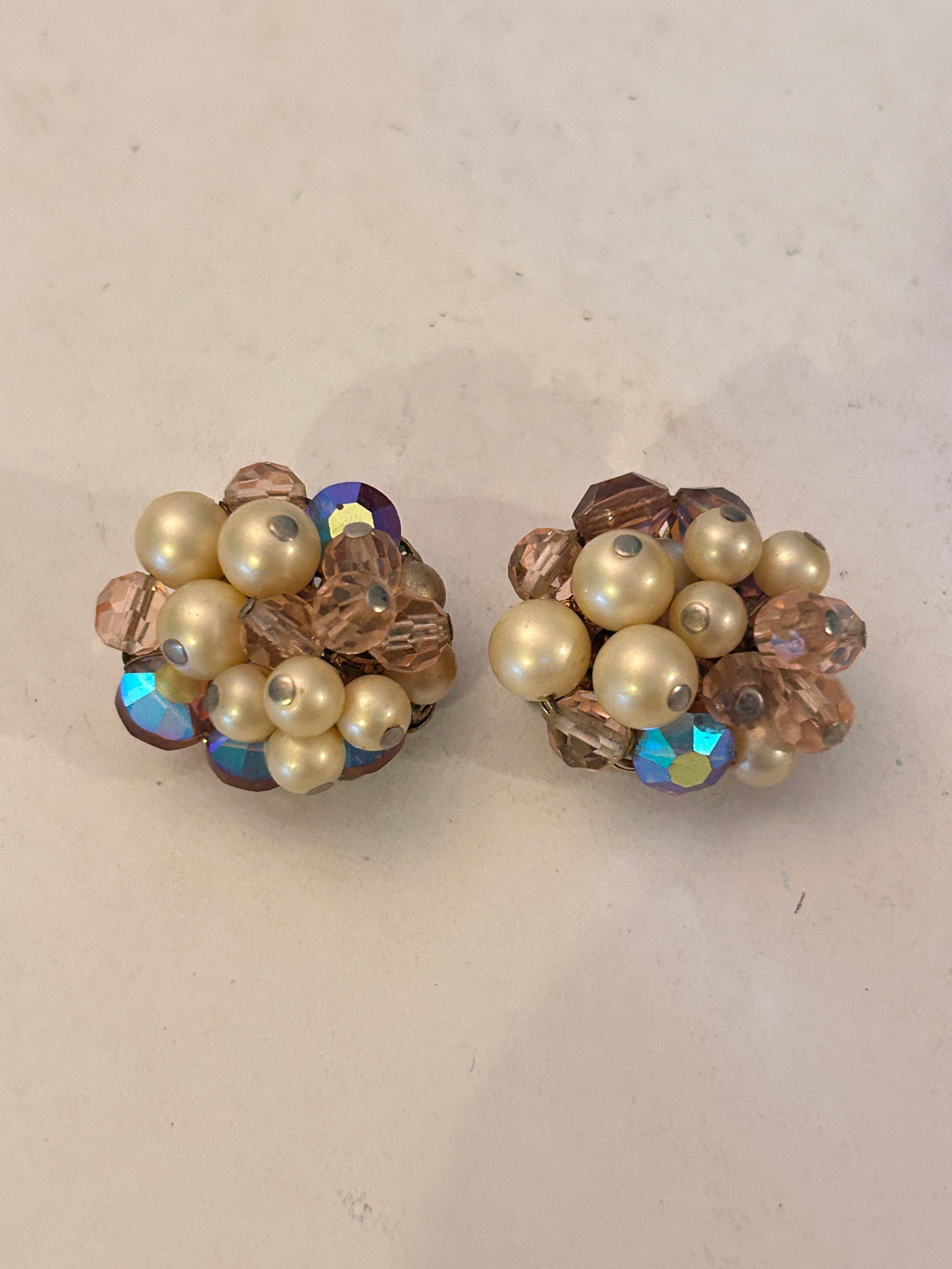 Vintage Gold Tone bead Earrings: Vintage Gold Tone bead Earrings Please view all photos as they are part of the description and condition of this Item, Feel free to contact me with questions or picture requests! Used Item AS IS