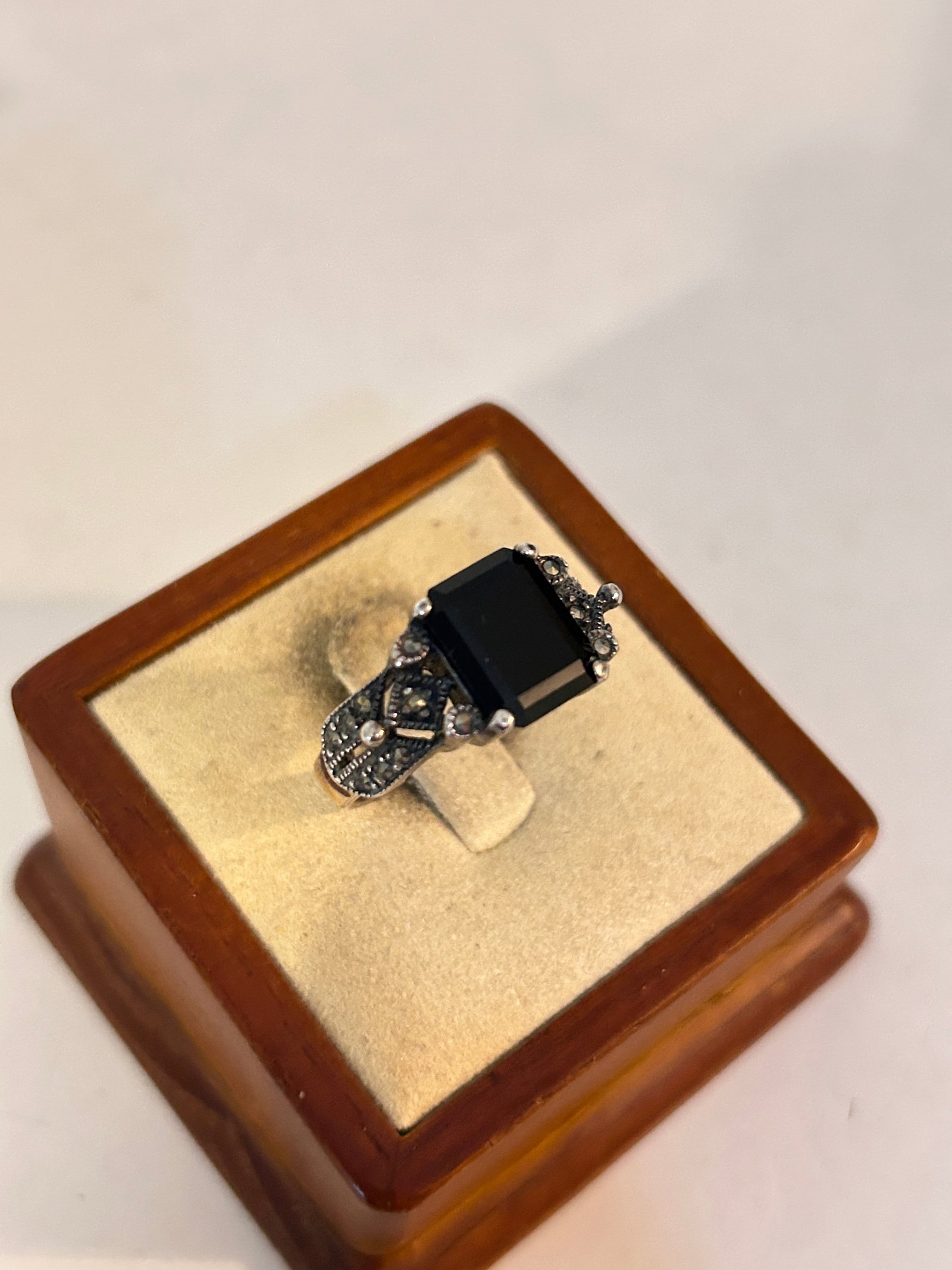 Vintage Sterling Silver Blue Gemstone Marcasite Modernist Ring Sz 10: Vintage Sterling Silver Blue Gemstone Marcasite Modernist Ring Sz 10 Please view all photos as they are part of the description and condition of this Item, Feel free to contact me with questions or pi