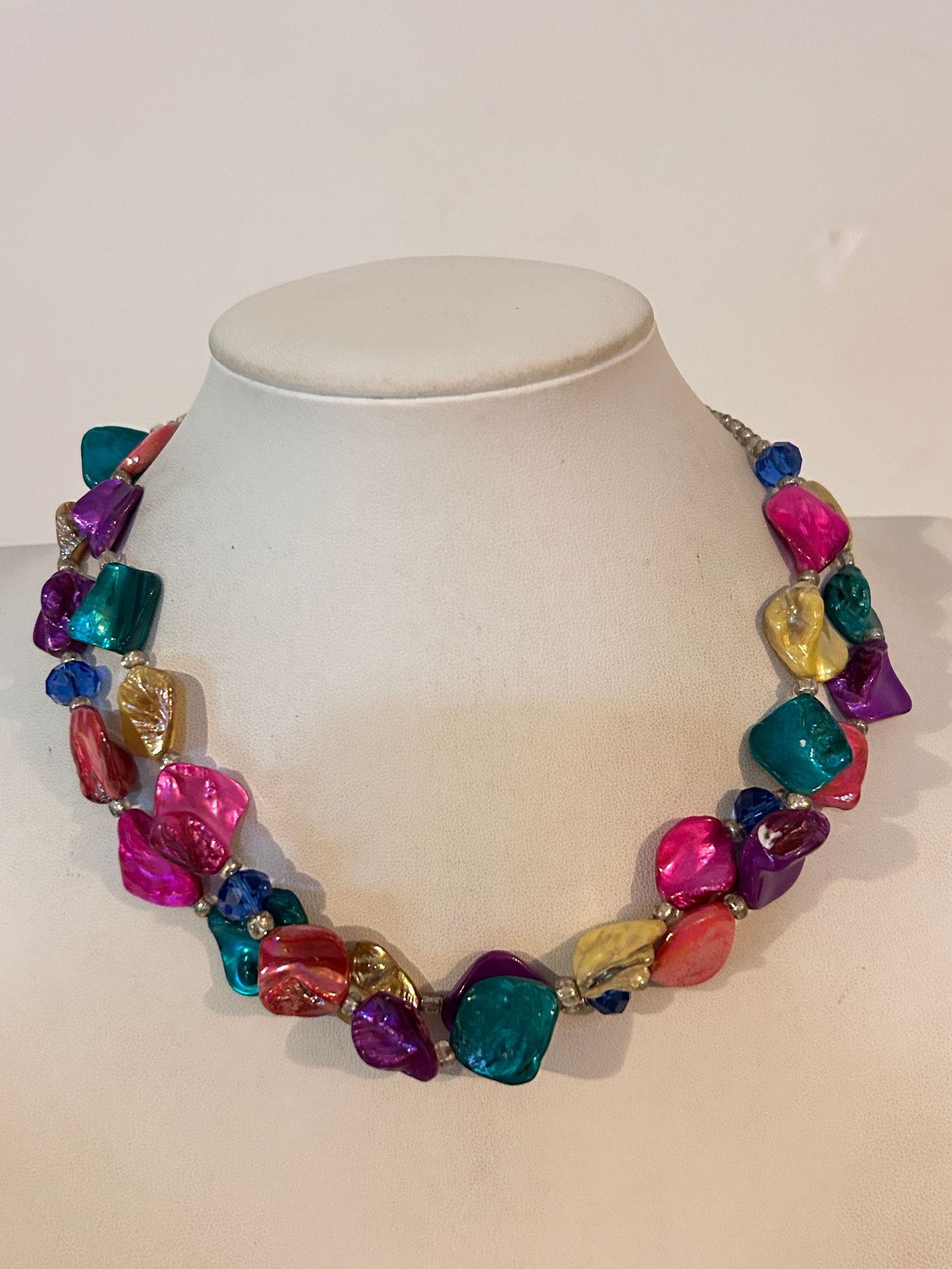 Vintage colorful chicklet glass bead Necklace 16": Vintage colorful chicklet glass bead Necklace 16" Please view all photos as they are part of the description and condition of this Item, Feel free to contact me with questions or picture requests! Use