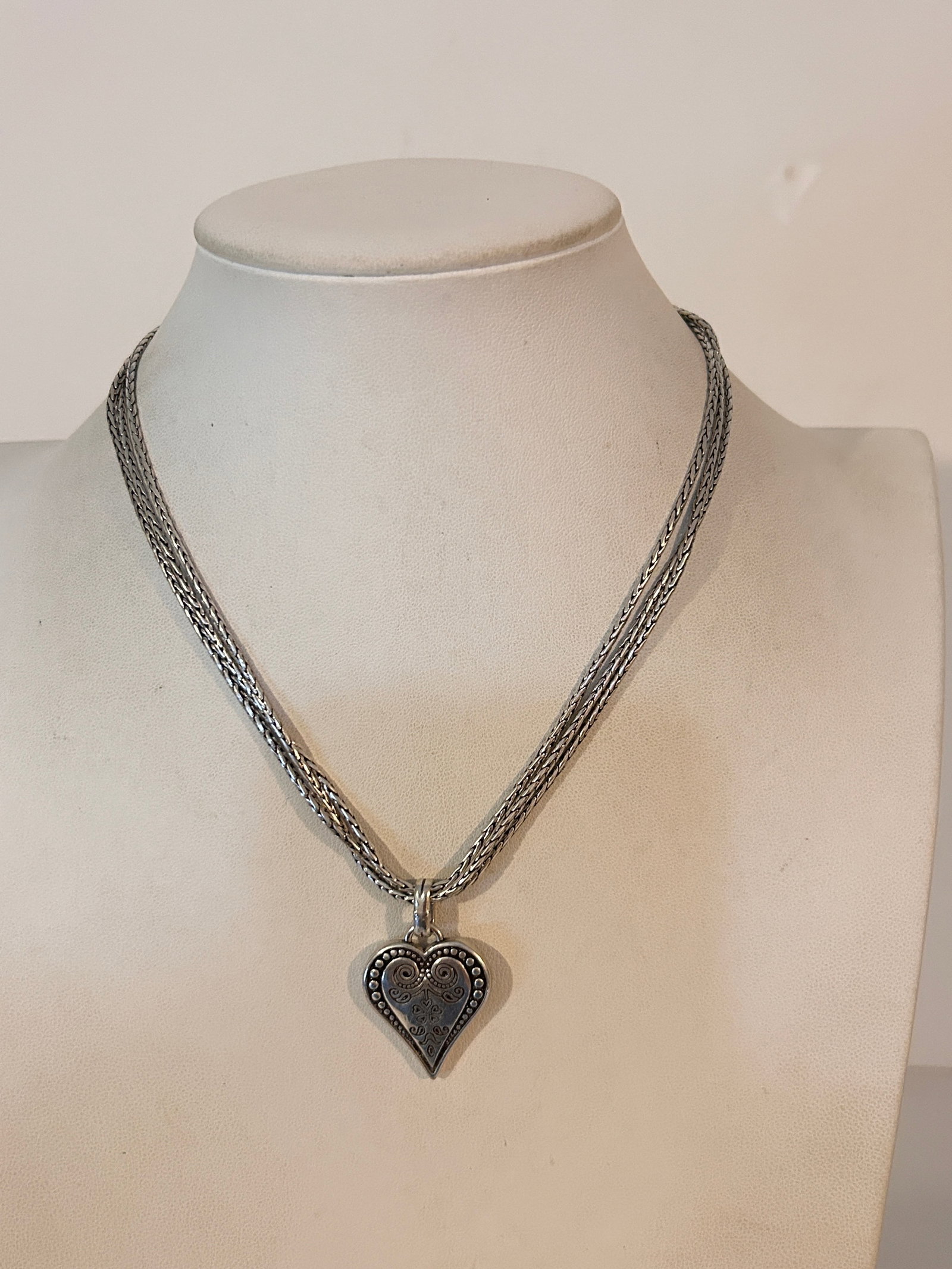 Brighton Vintage Silver Tone Ophelia French Quarter 3 Strand Heart Necklace 16": Brighton Vintage Silver Tone Ophelia French Quarter 3 Strand Heart Necklace 16" Please view all photos as they are part of the description and condition of this Item, Feel free to contact me with ques