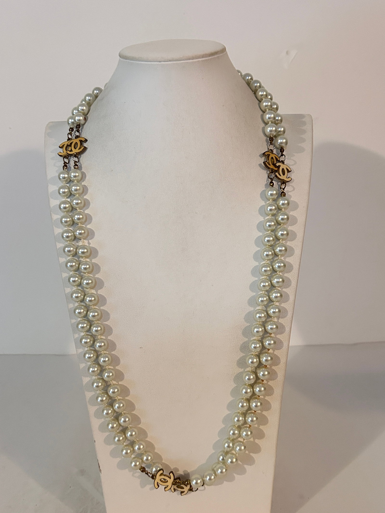 Vintage Chanel Pearl Logo Necklace Unmarked from A high end estate 170 Grams heavy 65" Resv $399: Vintage Chanel Pearl Logo Necklace Unmarked from A high end estate 170 Grams heavy 65" Resv $900 Please view all photos as they are part of the description and condition of this Item, Feel free to con