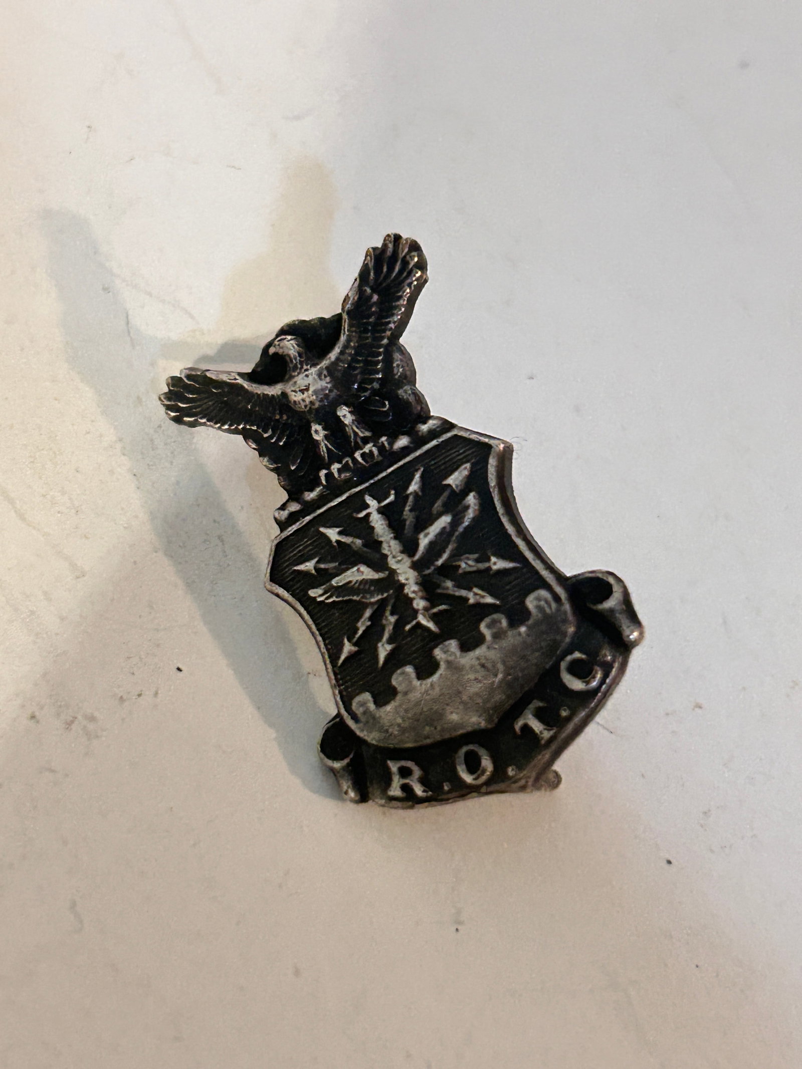 Vintage WWII Era US Military Air FORCE ROTC Uniform DUI Insignia Enlisted Pin: Vintage WWII Era US Military Air FORCE ROTC Uniform DUI Insignia Enlisted Pin Please view all photos as they are part of the description and condition of this Item, Feel free to contact me with questi