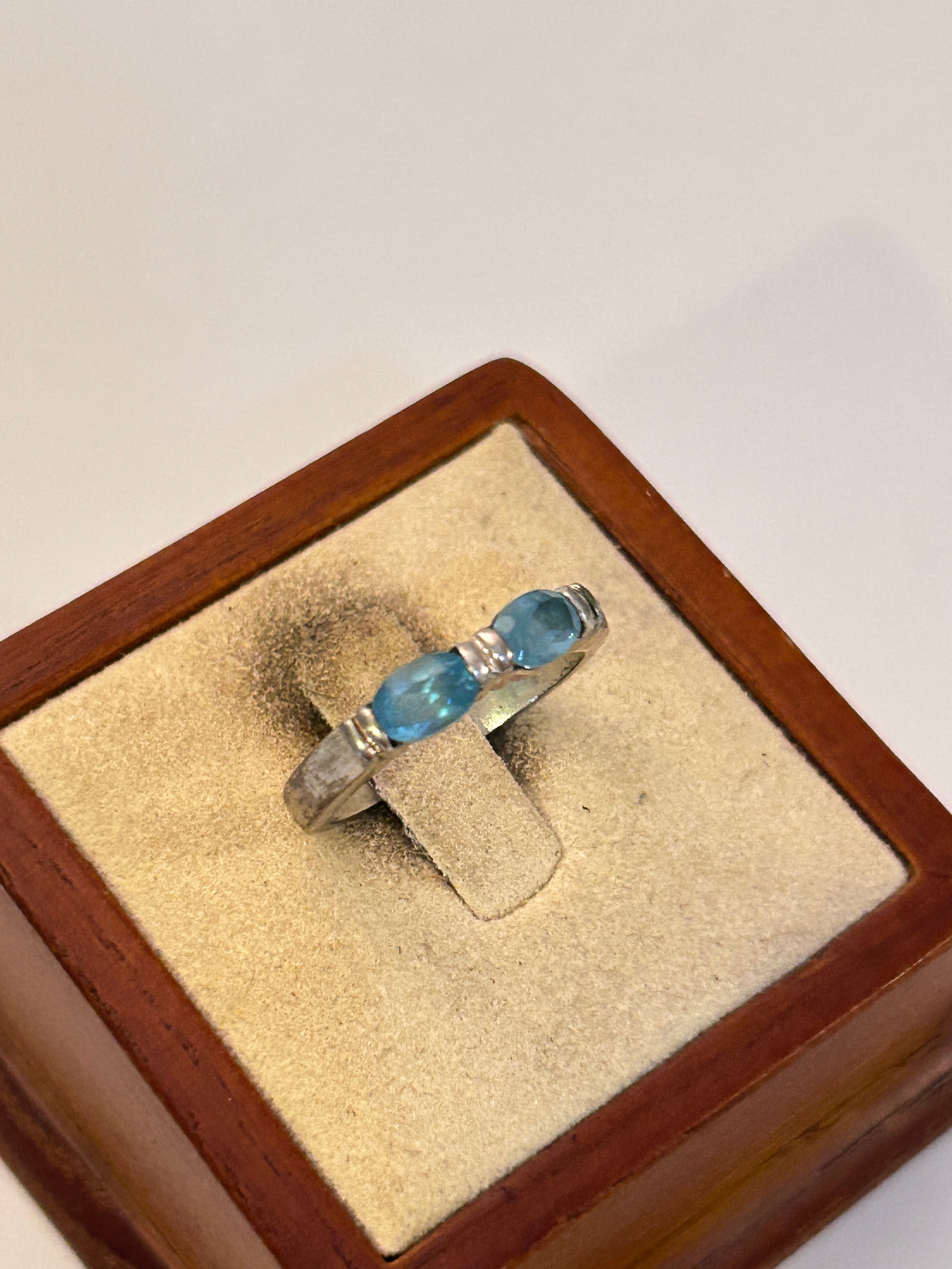 Vintage Sterling Silver Tested Topaz Ring Sz 7: Vintage Sterling Silver Tested Topaz Ring Sz 7 Please view all photos as they are part of the description and condition of this Item, Feel free to contact me with questions or picture requests! Used I