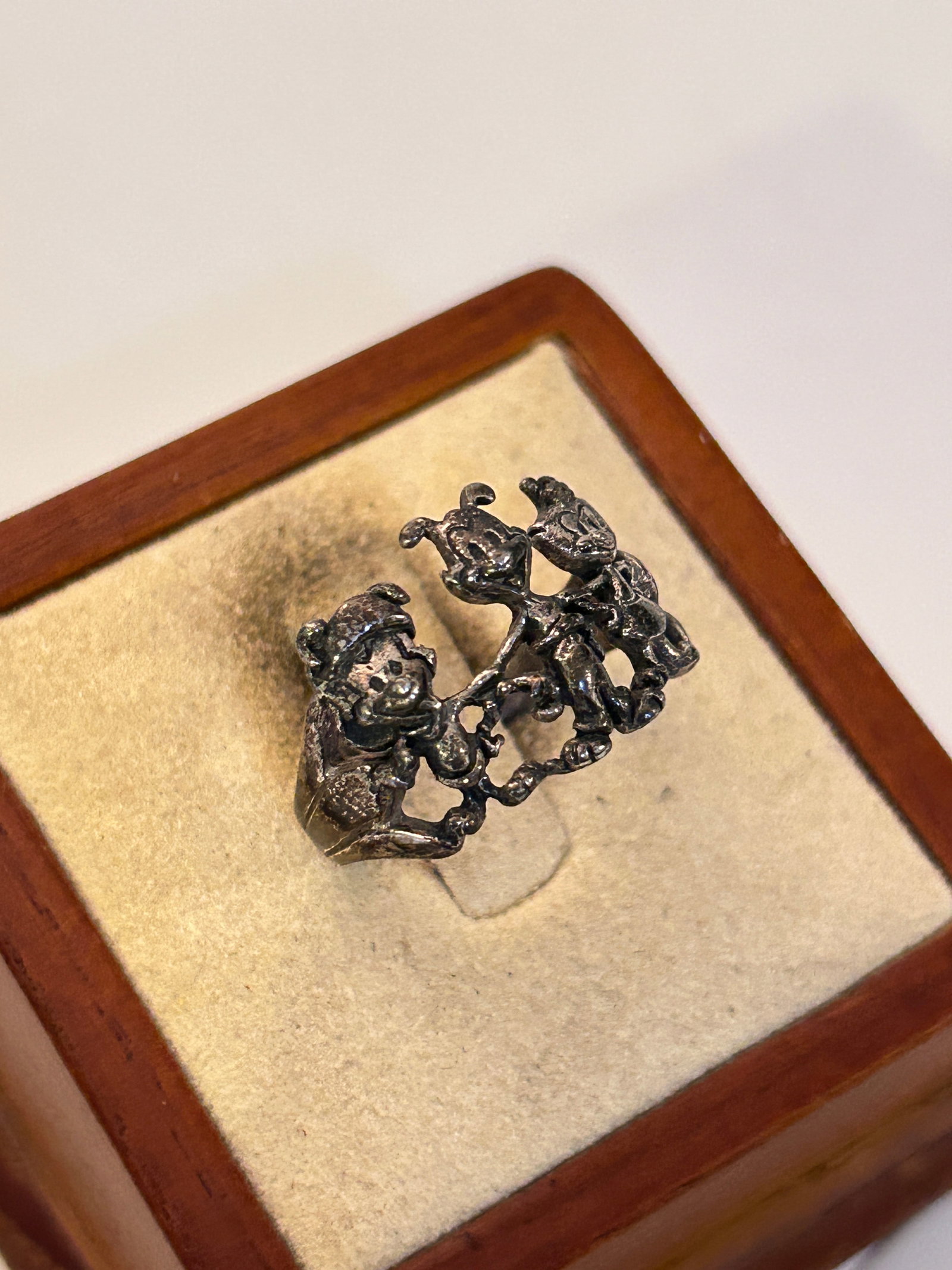 Vintage Sterling Disney Character Ring Sz 8: Vintage Sterling Disney Character Ring Sz 8 Please view all photos as they are part of the description and condition of this Item, Feel free to contact me with questions or picture requests! Used Item