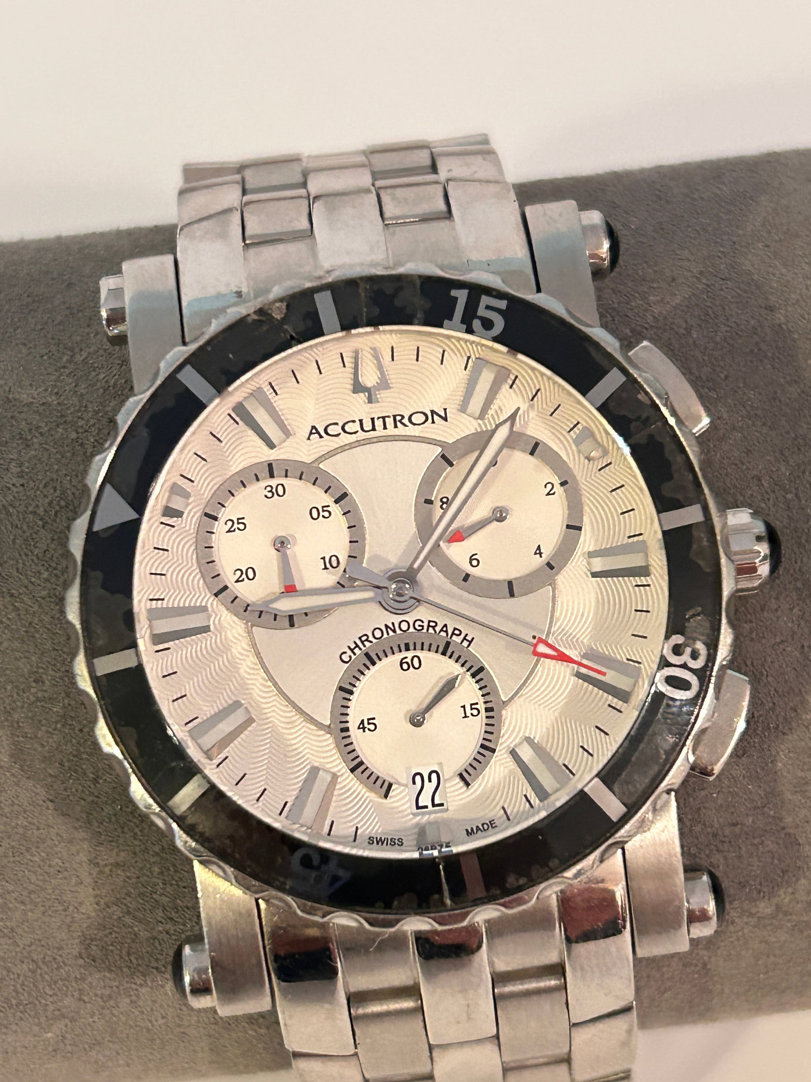 Bulova Accutron Watch St Steel Chrono 26B75 Resv $ 149 Working Great!!! Has a light crack on the (1 of 9)