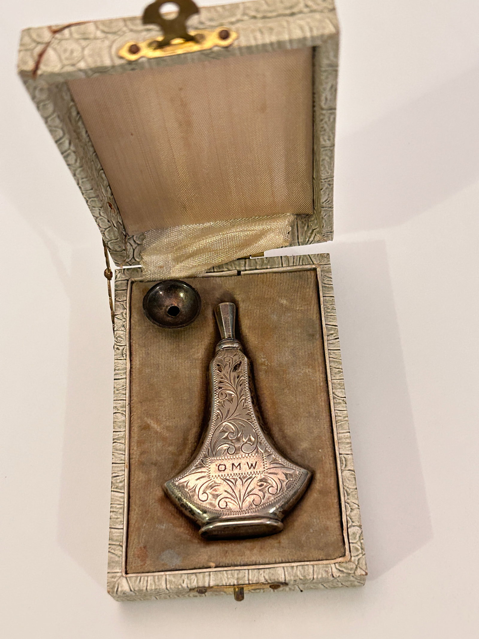 7. Vintage Japanese Sterling Silver 950 Engraved Perfume Bottle 2 5/8", 15 grams with box & funnel (1 of 6)