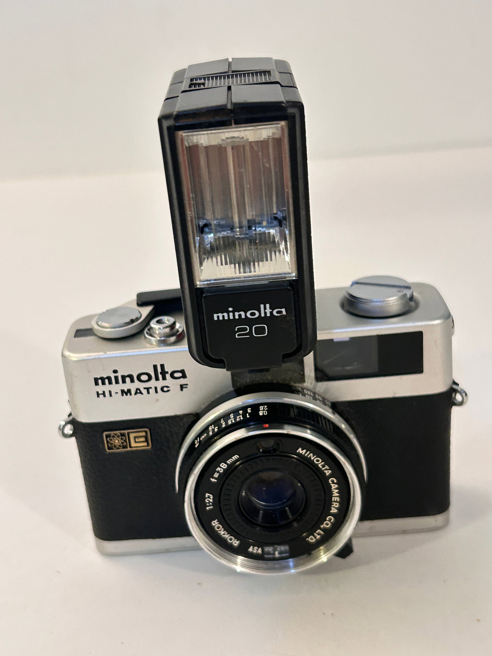 Minolta Hi-MATIC-E 35mm rangefinder film camera with 38mm F2.7 lens (1 of 4)