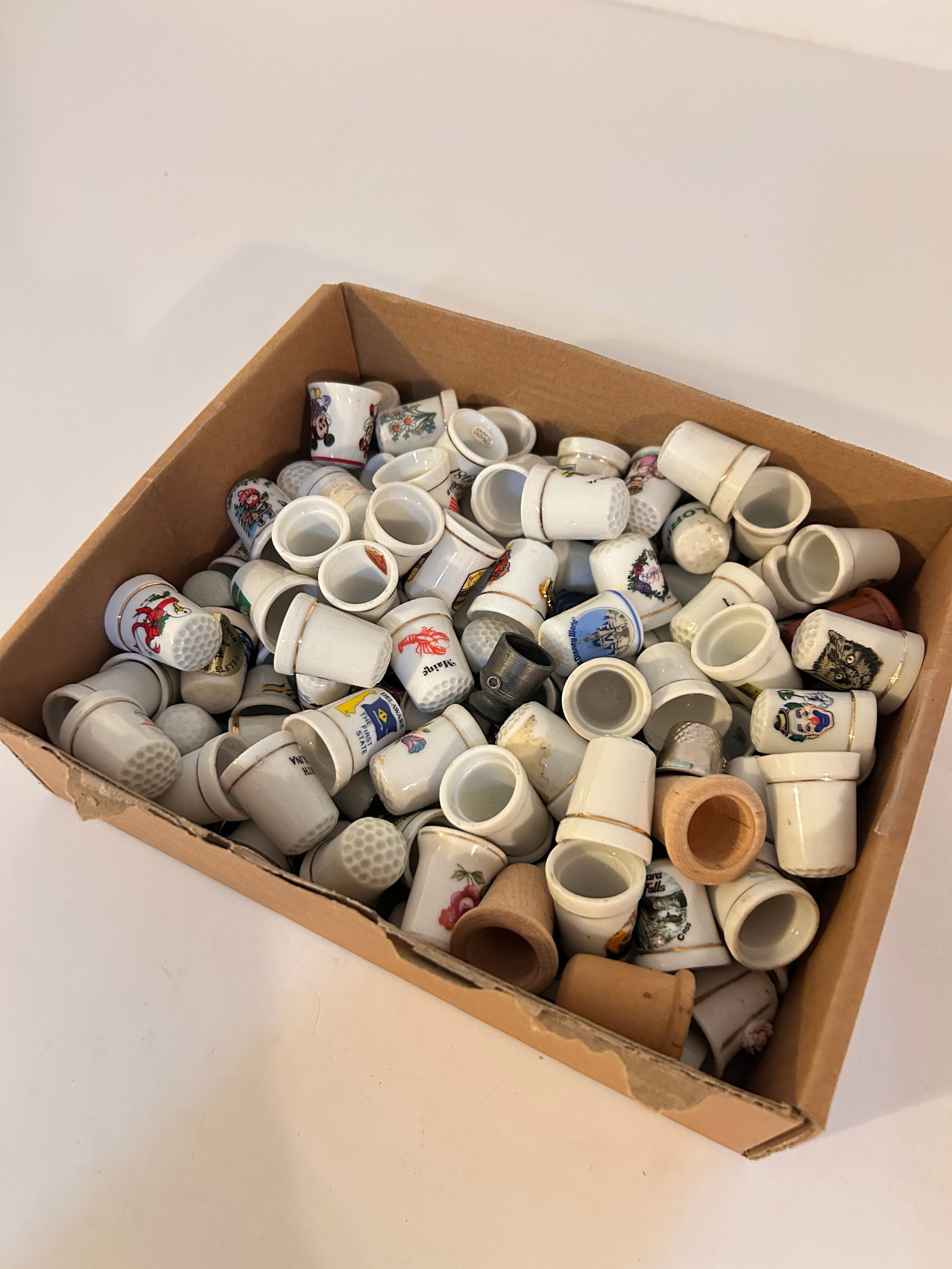 Vintage Lot of Over 100 Thimbles: Vintage Lot of Over 100 Thimbles Please view all photos as they are part of the description and condition of this Item, Feel free to contact me with questions or picture requests! Used Item AS IS