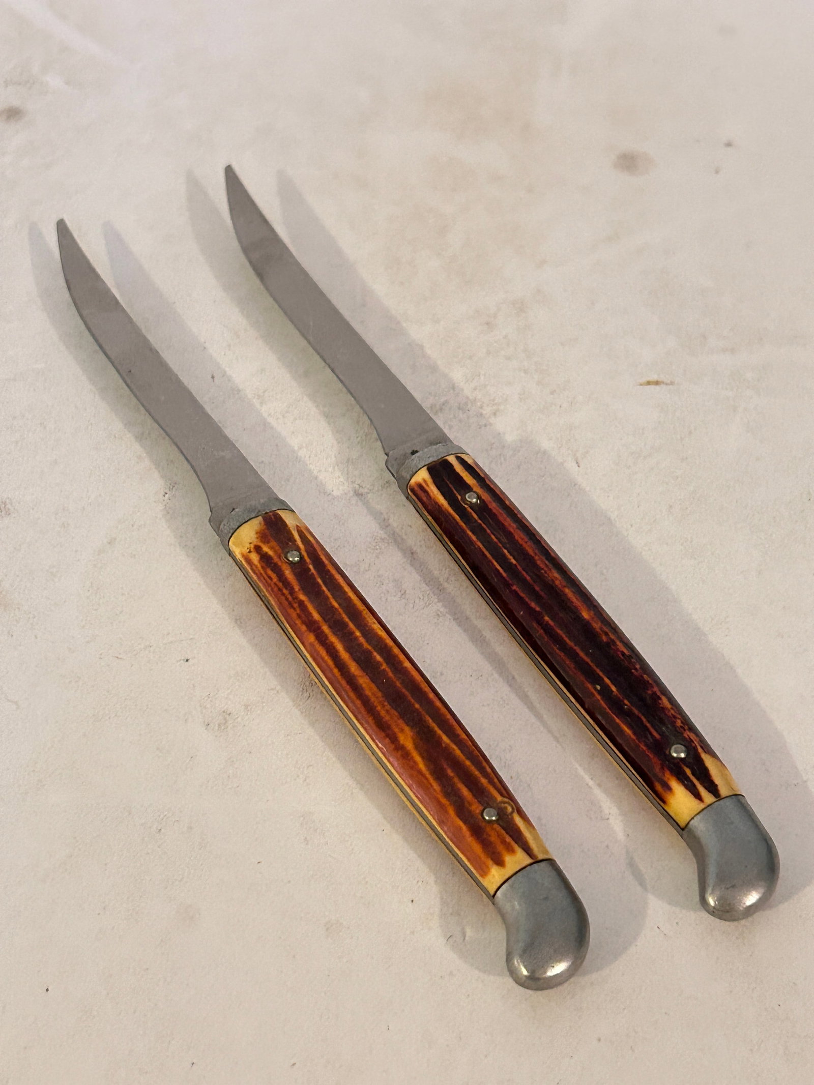 2 Vintage Bone Steak Knives: 2 Vintage Bone Steak Knives Please view all photos as they are part of the description and condition of this Item, Feel free to contact me with questions or picture requests! Used Item AS IS