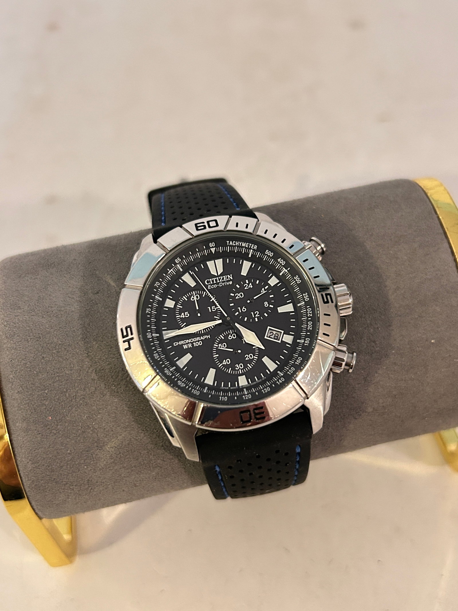 Citizen Eco-Drive Men's Working Silver Tone w/ Black Dial Chronograph Watch: Citizen Eco-Drive Men's Working Silver Tone w/ Black Dial Chronograph Watch Please view all photos as they are part of the description and condition of this Item, Feel free to contact me with question