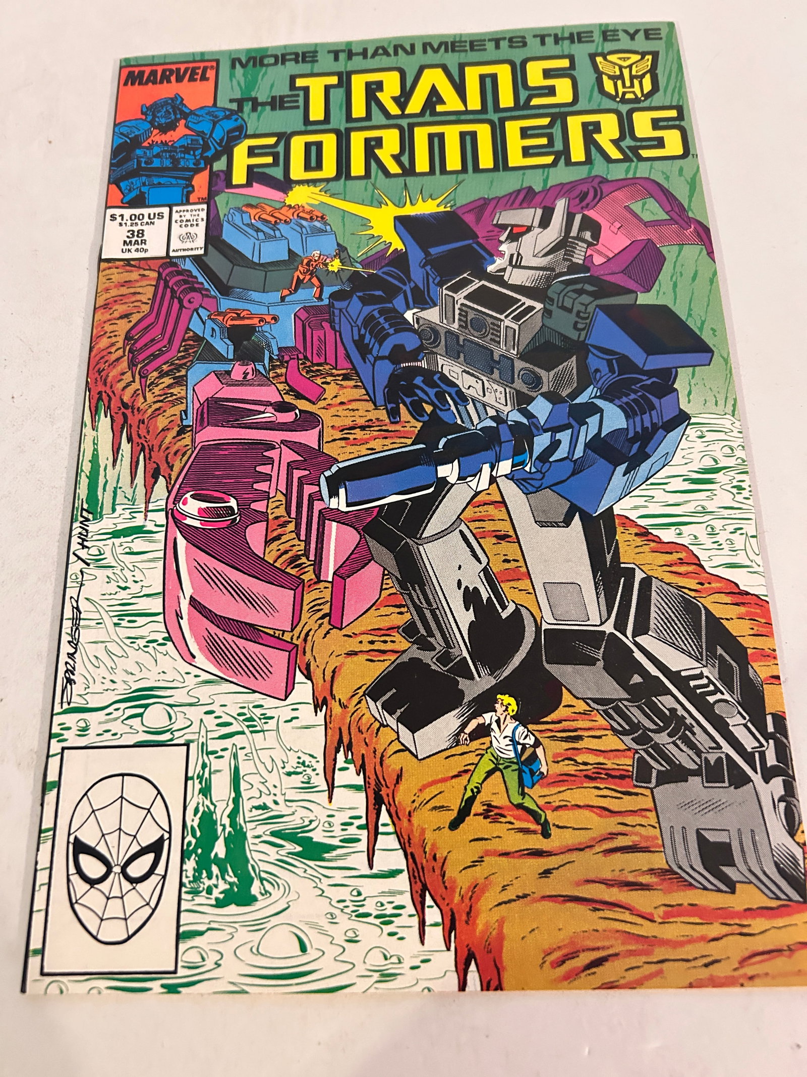 Vintage Comic Book The Transformers # 38: Vintage Comic Book The Transformers # 38 Please view all photos as they are part of the description and condition of this Item, Feel free to contact me with questions or picture requests! Used Item AS