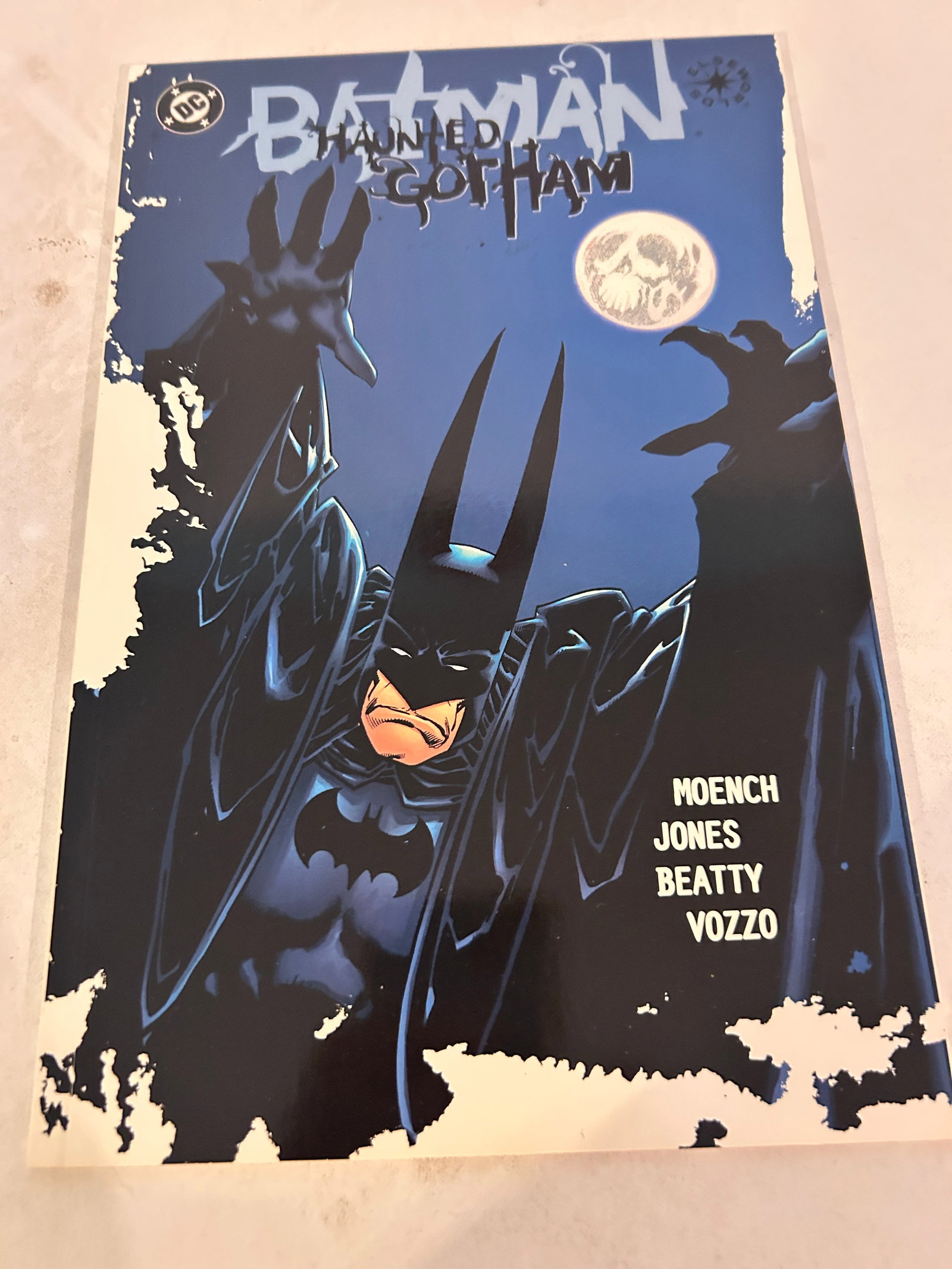 Vintage Comic Book Batman Haunted Gotham # 1: Vintage Comic Book Batman Haunted Gotham # 1 Please view all photos as they are part of the description and condition of this Item, Feel free to contact me with questions or picture requests! Used Ite