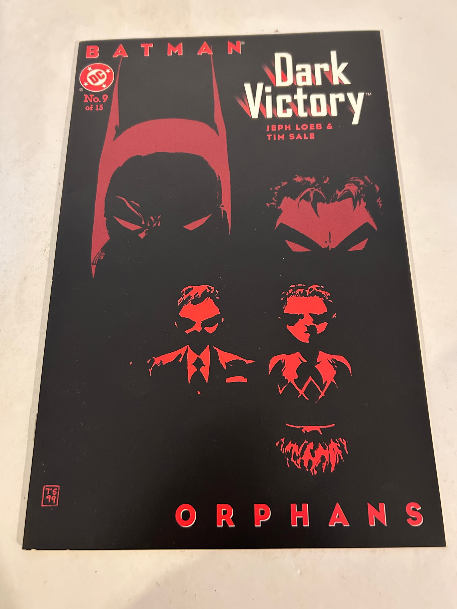 Vintage Comic Book Batman Dark Victory # 9 (1 of 2)