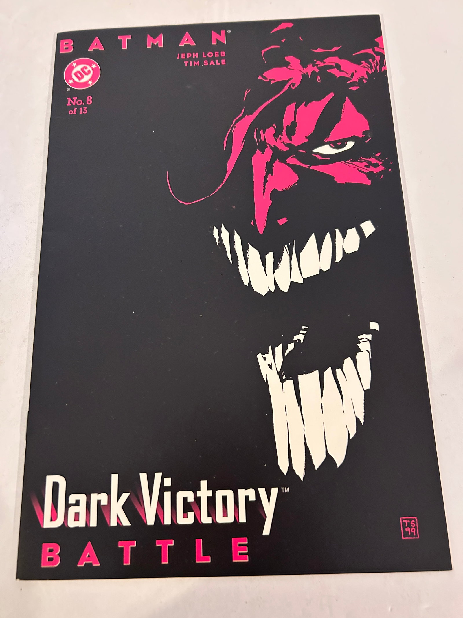 Vintage Comic Book Batman Dark Victory # 8: Vintage Comic Book Batman Dark Victory # 8 Please view all photos as they are part of the description and condition of this Item, Feel free to contact me with questions or picture requests! Used Item 