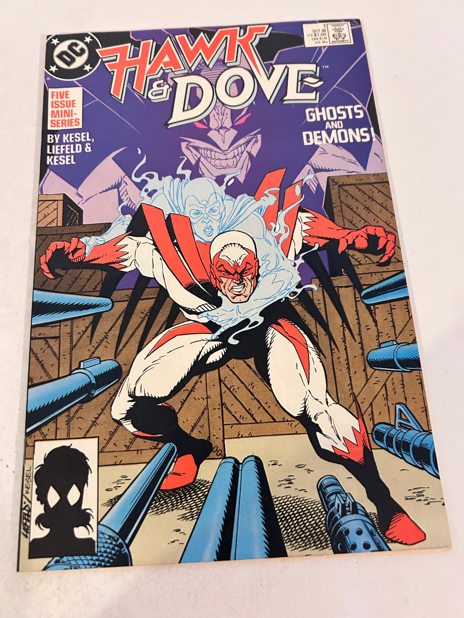 Vintage Comic Book Hawk & Dove # 1: Vintage Comic Book Hawk & Dove # 1 Please view all photos as they are part of the description and condition of this Item, Feel free to contact me with questions or picture requests! Used Item AS IS