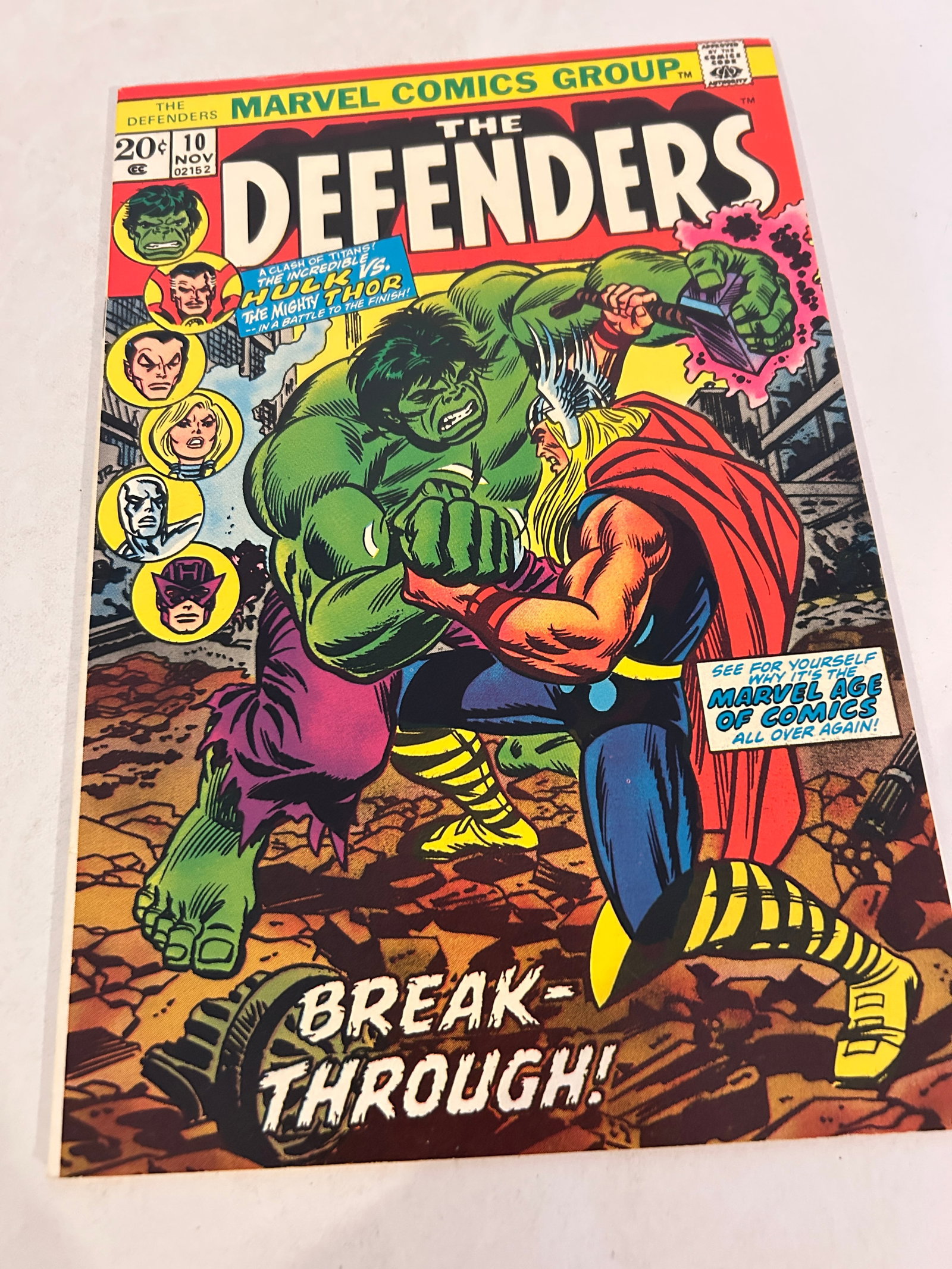 Vintage Comic Book The Defenders # 10 (1 of 2)