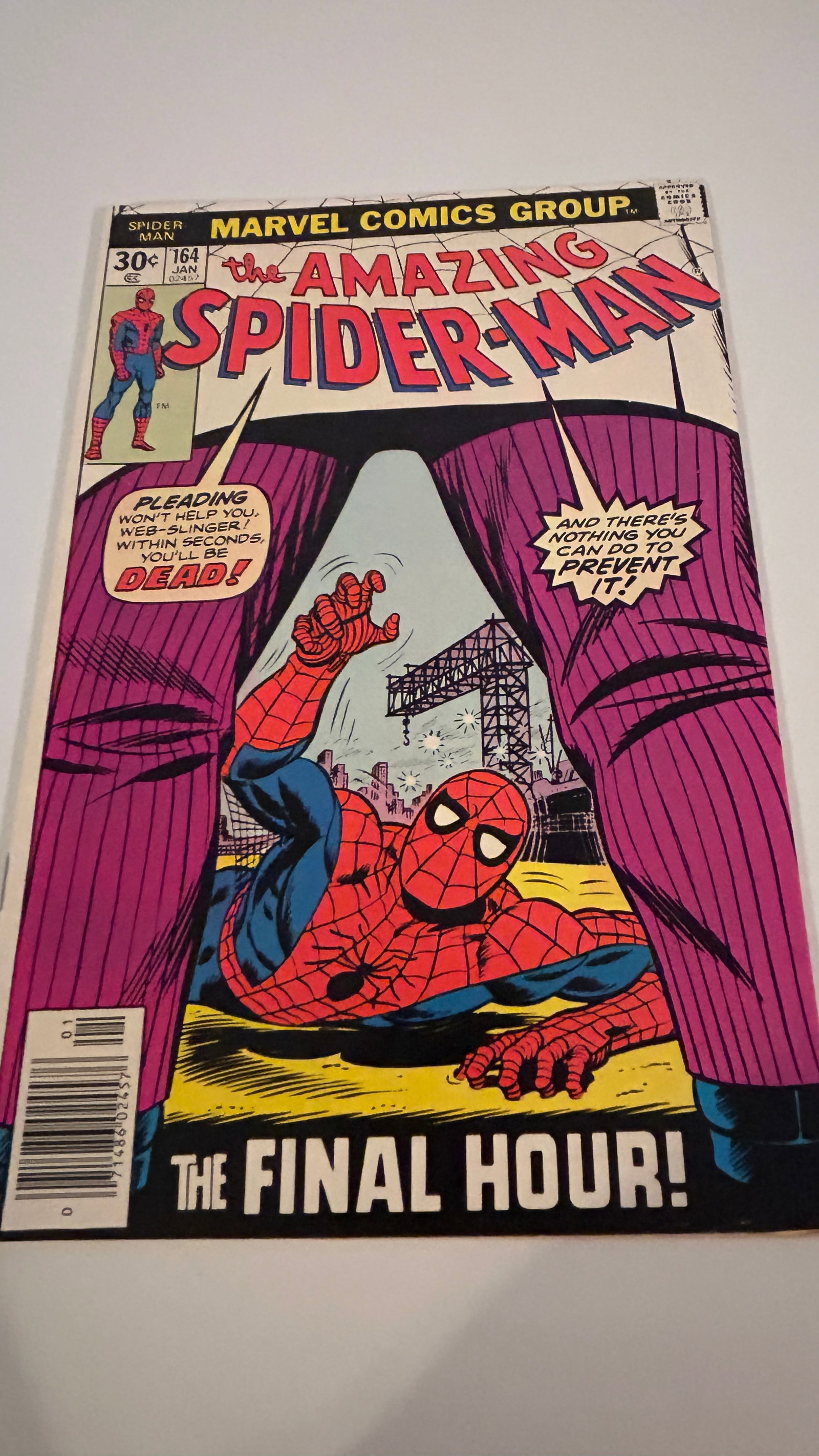 Vintage Comic Book The Amazing Spider-Man # 164: Vintage Comic Book The Amazing Spider-Man # 164 Please view all photos as they are part of the description and condition of this Item, Feel free to contact me with questions or picture requests! Used 