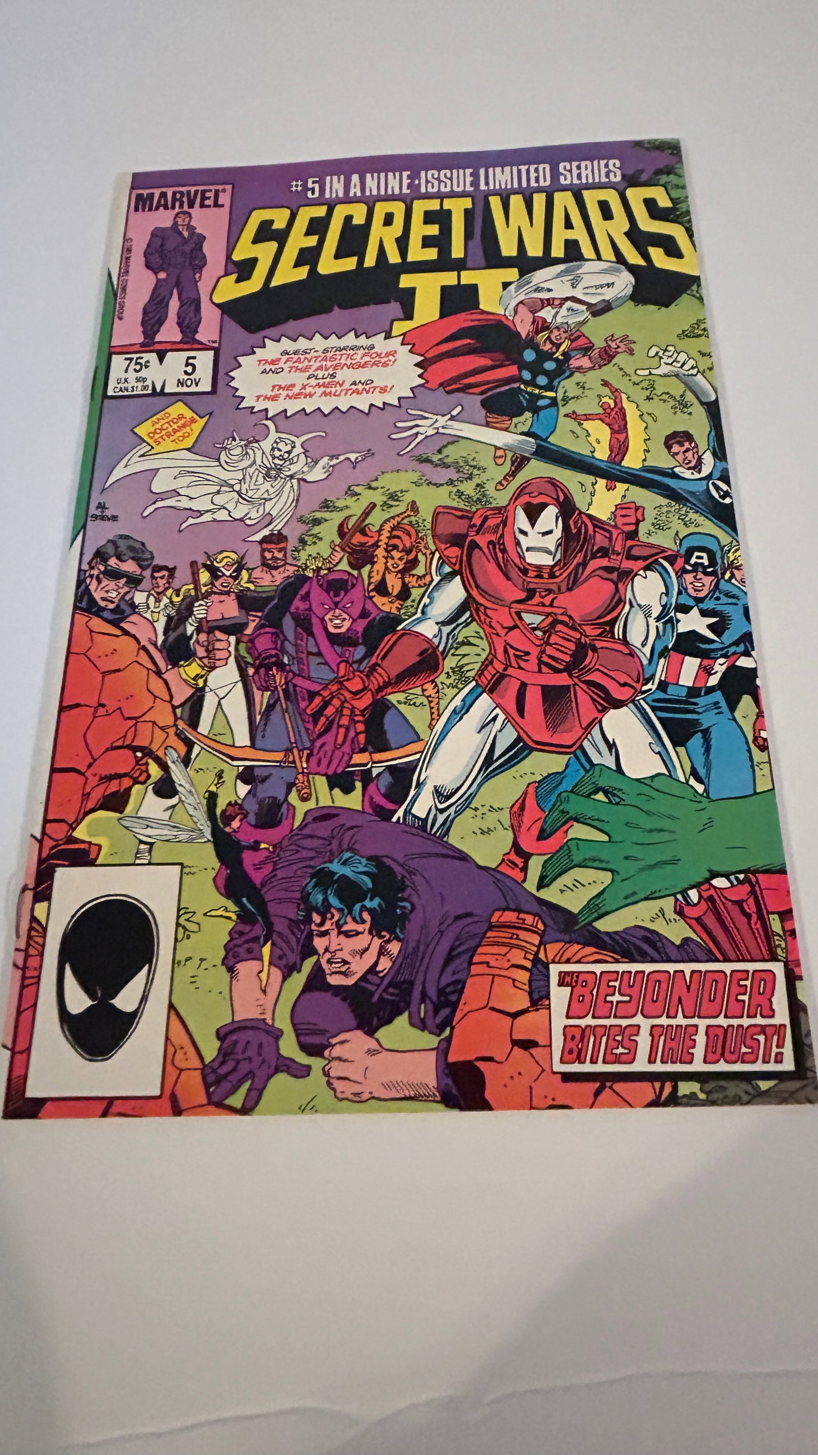 Vintage Comic Book Secret Wars II # 5: Vintage Comic Book Secret Wars II # 5 Please view all photos as they are part of the description and condition of this Item, Feel free to contact me with questions or picture requests! Used Item AS IS