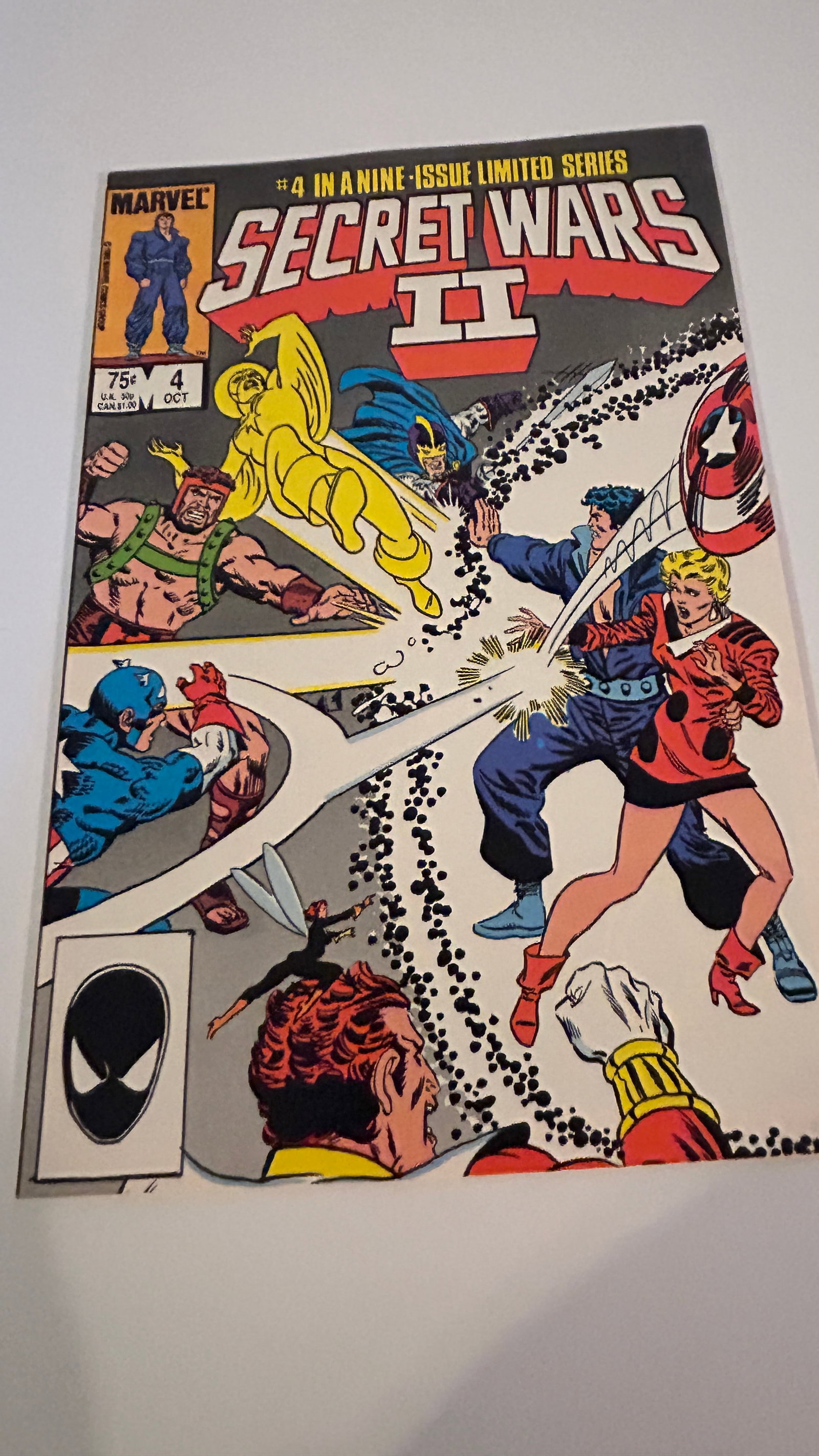 Vintage Comic Book Secret Wars II # 4: Vintage Comic Book Secret Wars II # 4 Please view all photos as they are part of the description and condition of this Item, Feel free to contact me with questions or picture requests! Used Item AS IS