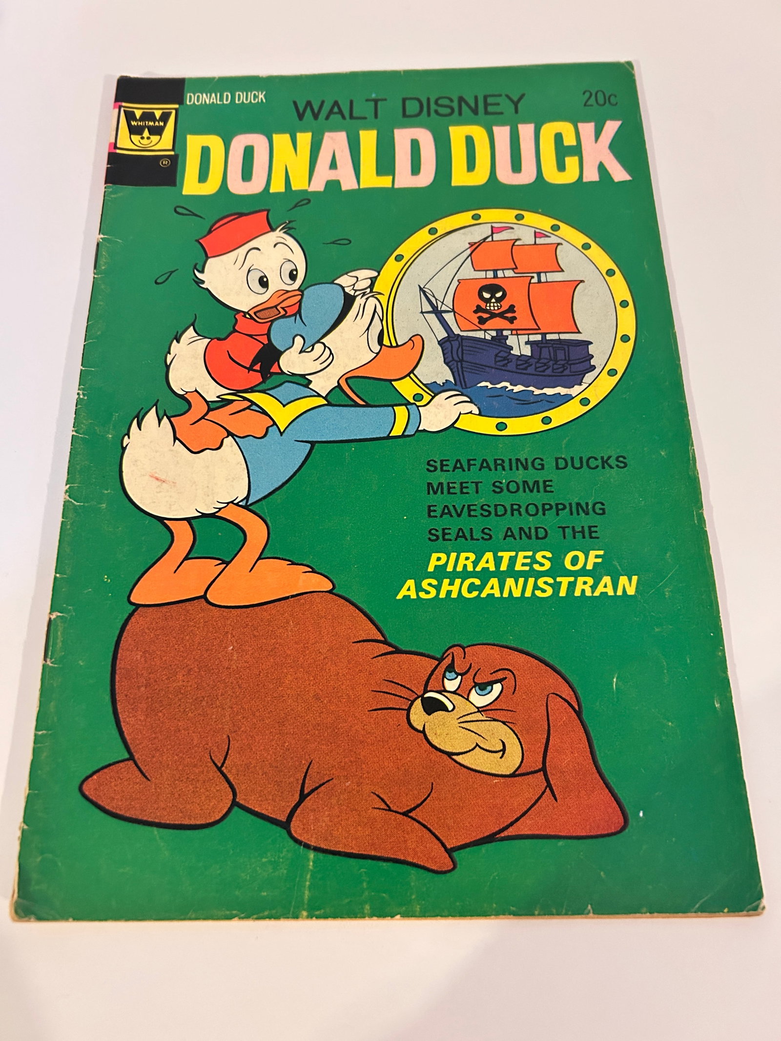 Vintage Comic Book Donald Duck # 156: Vintage Comic Book Donald Duck # 156 Please view all photos as they are part of the description and condition of this Item, Feel free to contact me with questions or picture requests! Used Item AS IS