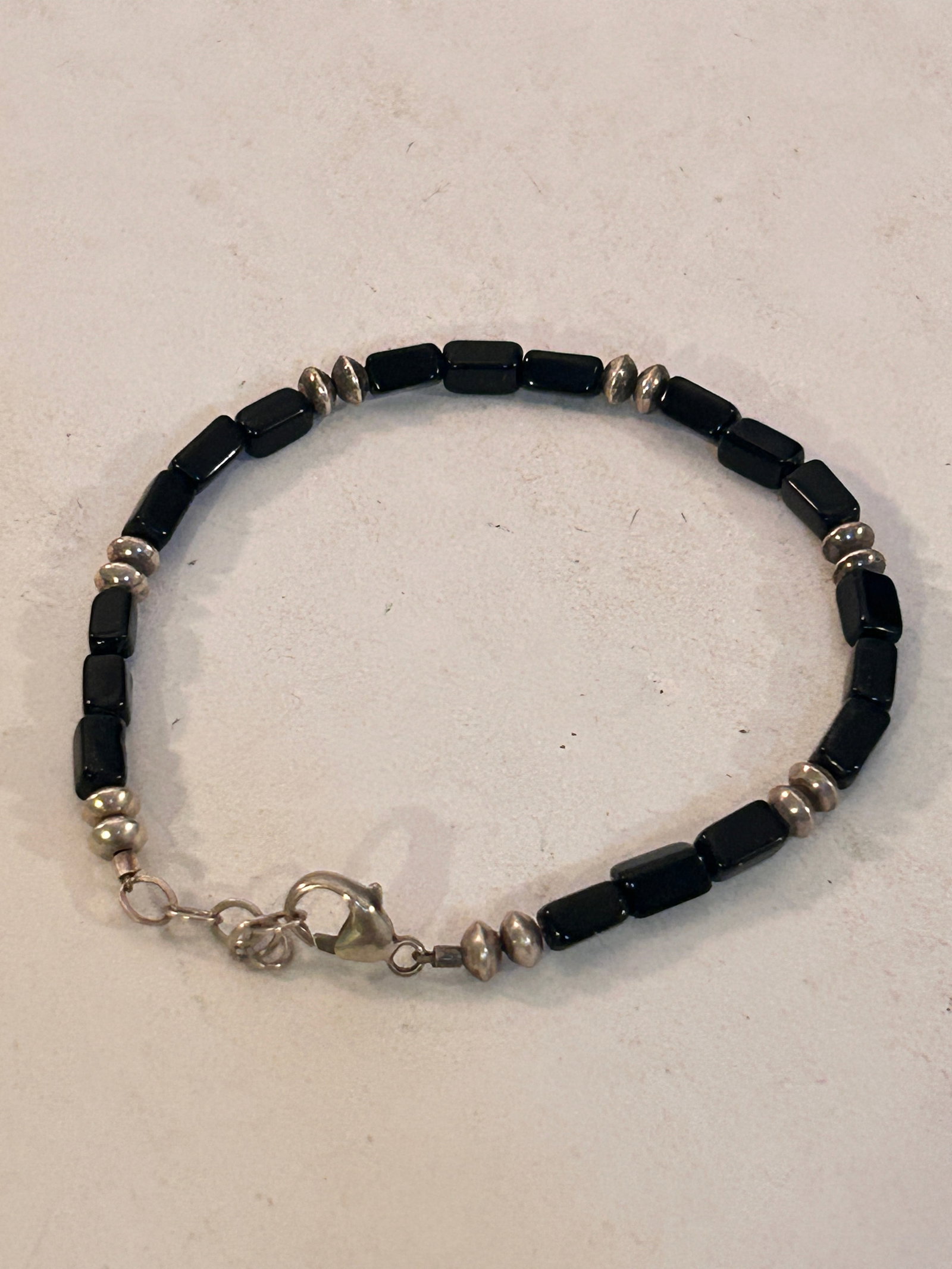 Vintage Sterling Silver onyx bead Bracelet 7": Vintage Sterling Silver onyx bead Bracelet 7" Please view all photos as they are part of the description and condition of this Item, Feel free to contact me with questions or picture requests! Used It