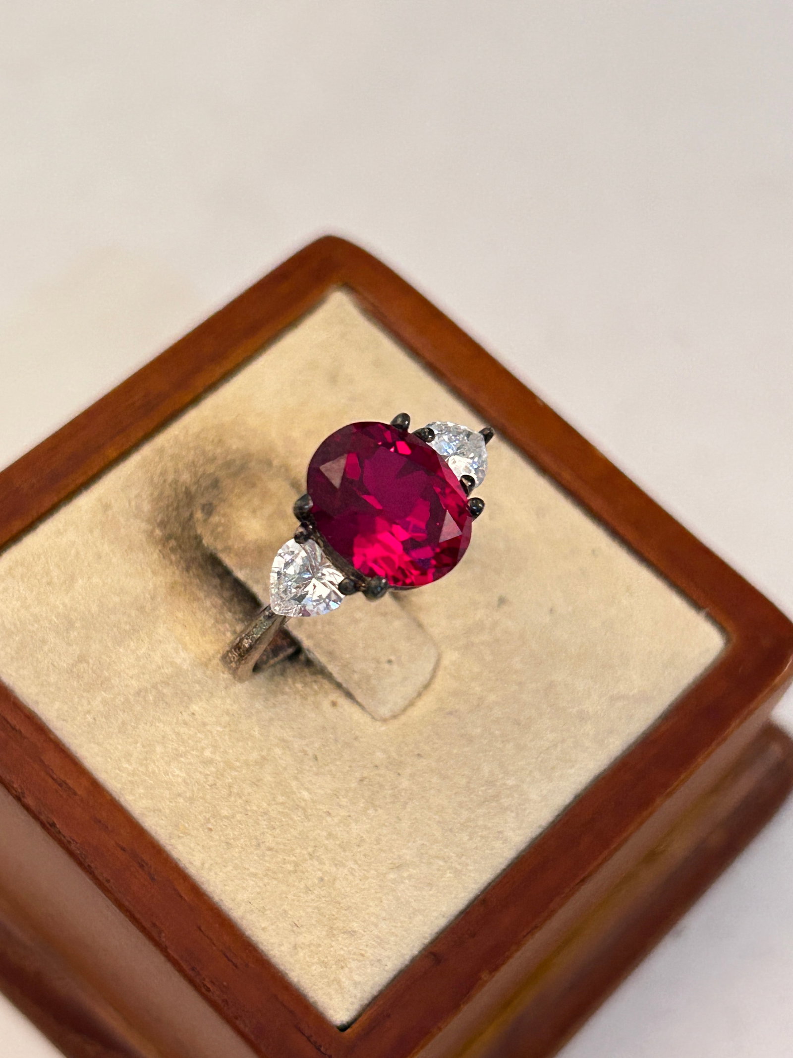 Vintage Sterling Silver Tested Red Ruby CZ Ring Sz 9: Vintage Sterling Silver Tested Red Ruby CZ Ring Sz 9 Please view all photos as they are part of the description and condition of this Item, Feel free to contact me with questions or picture requests!