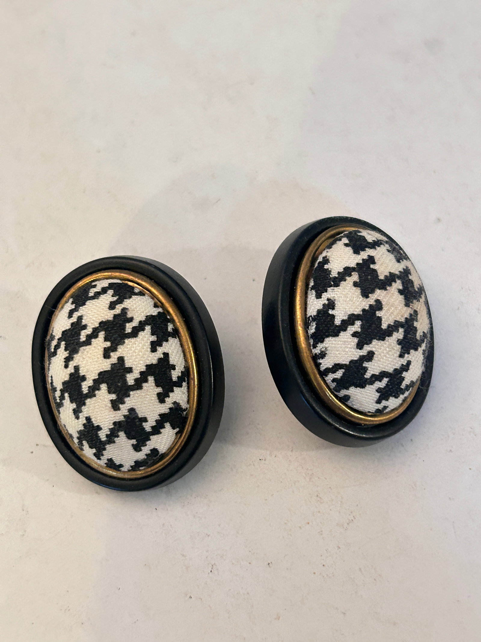 Vintage Fabric Earrings: Vintage Fabric Earrings Please view all photos as they are part of the description and condition of this Item, Feel free to contact me with questions or picture requests! Used Item AS IS