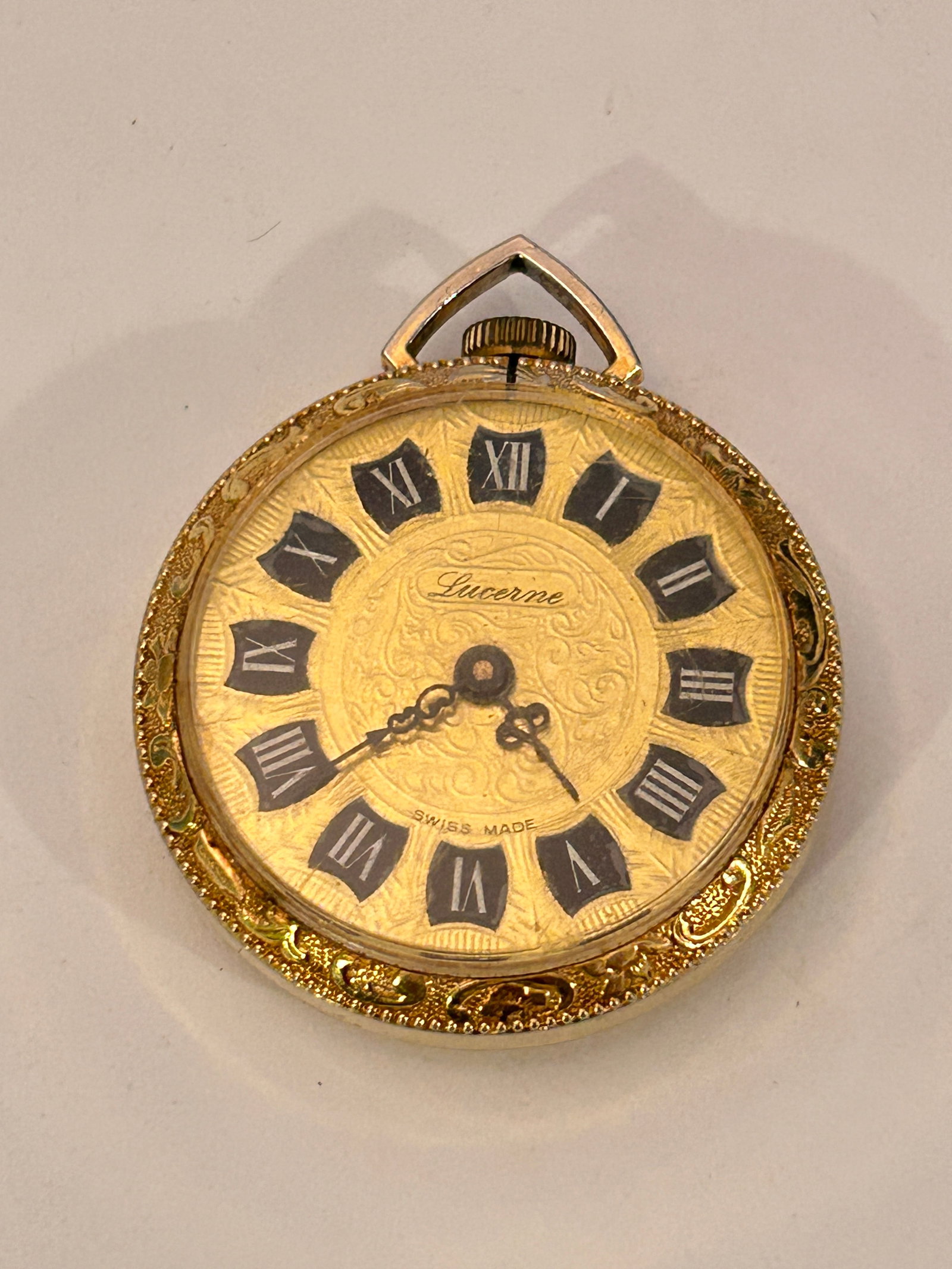 Vintage Lucerne Mech Working Watch Pendant: Vintage Lucerne Mech Working Watch Pendant Please view all photos as they are part of the description and condition of this Item, Feel free to contact me with questions or picture requests! Used Item