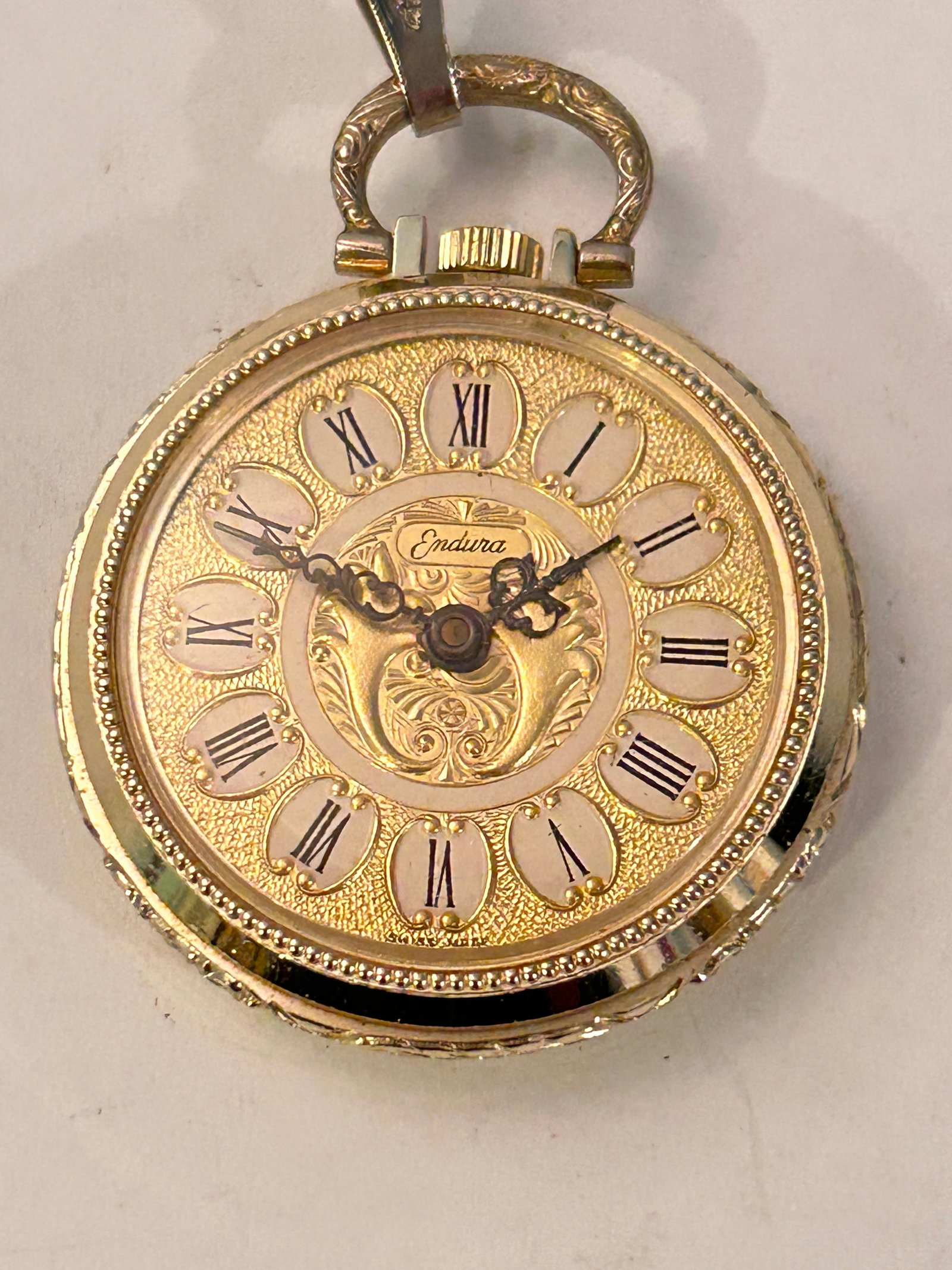 Vintage Endura Mech Working Watch Pendant: Vintage Endura Mech Working Watch Pendant Please view all photos as they are part of the description and condition of this Item, Feel free to contact me with questions or picture requests! Used Item A