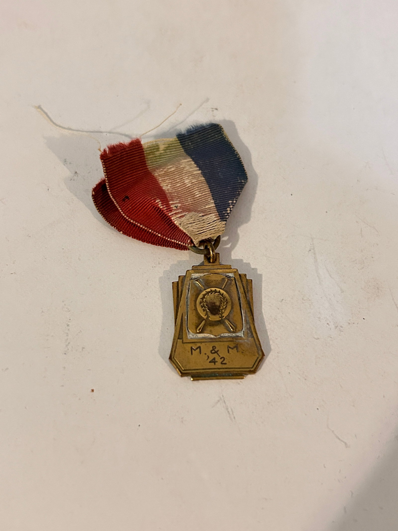Vintage 1942 Baseball pendant: Vintage 1942 Baseball pendant Please view all photos as they are part of the description and condition of this Item, Feel free to contact me with questions or picture requests! Used Item AS IS