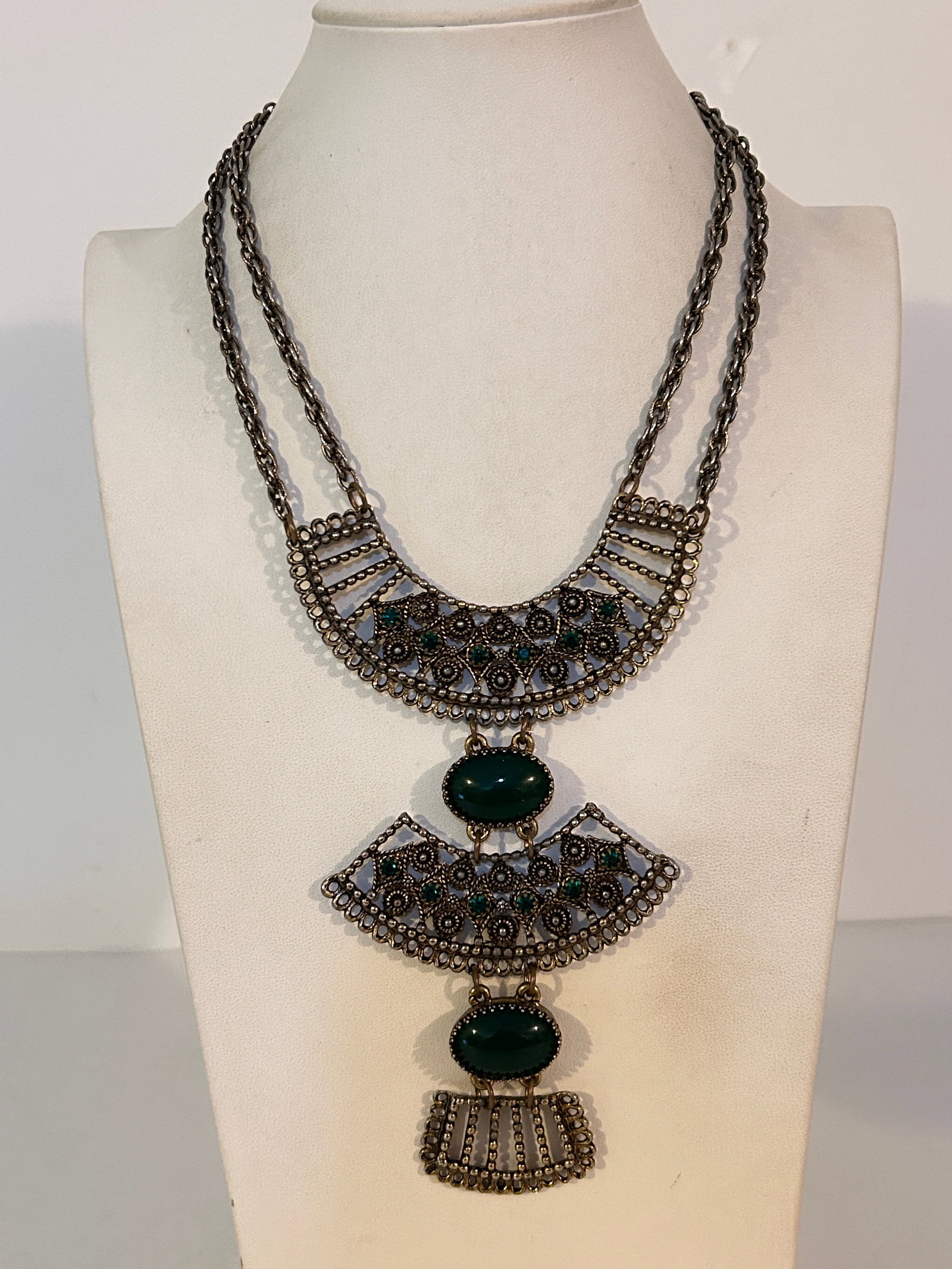 Vintage Matisse Faux Jade and Emerald Crystal in Brass Filigree1950s-1960s Era: Vintage Matisse Faux Jade and Emerald Crystal in Brass Filigree1950s-1960s Era Please view all photos as they are part of the description and condition of this Item, Feel free to contact me with quest