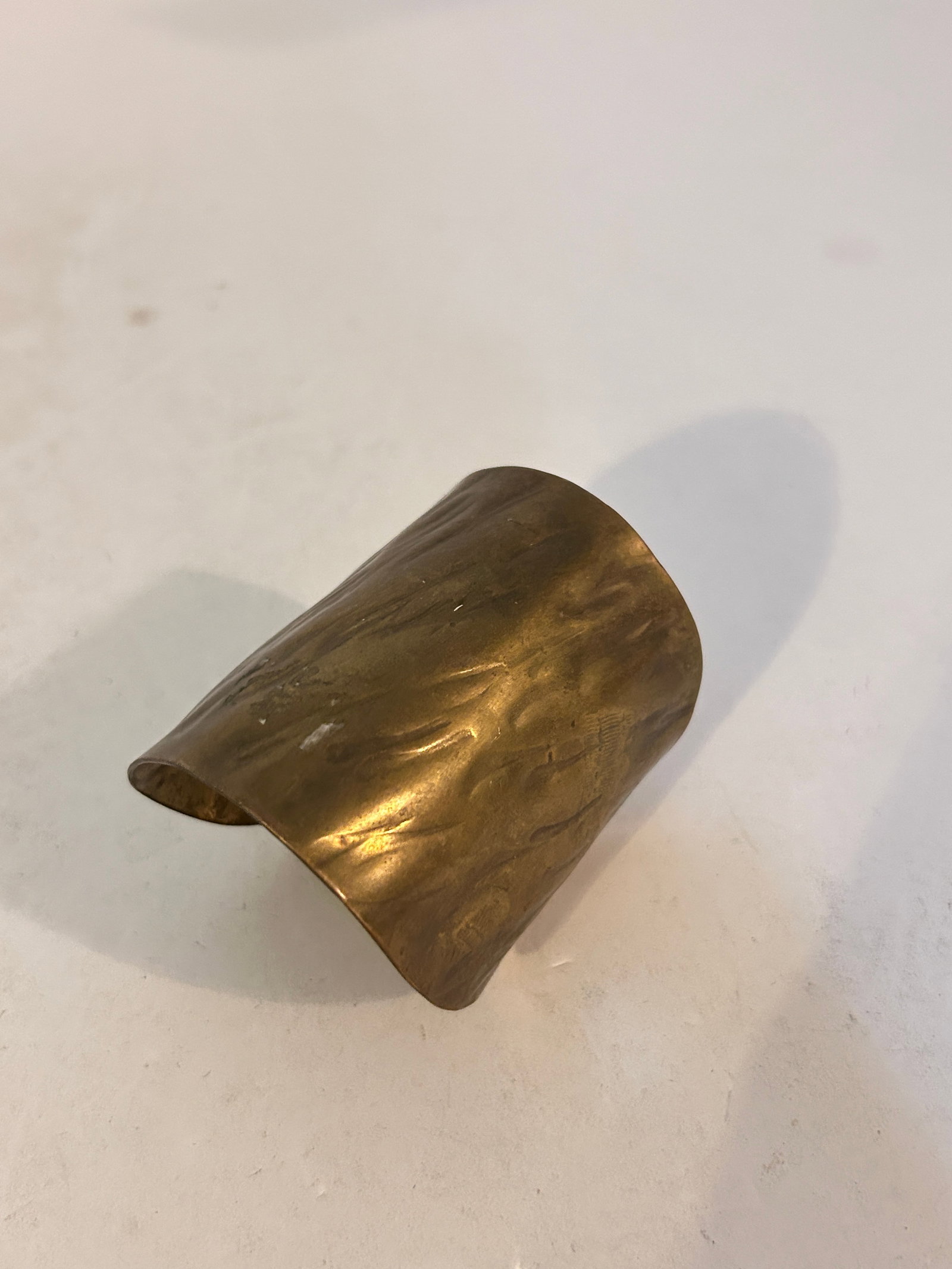 Vintage Brass Cuff Bracelet 7": Vintage Brass Cuff Bracelet 7" Please view all photos as they are part of the description and condition of this Item, Feel free to contact me with questions or picture requests! Used Item AS IS