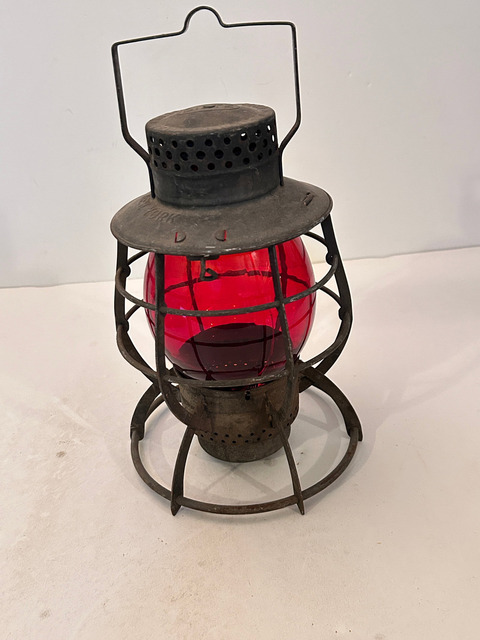 Vintage Dietz No.39 NEW YORK Red Globe Steel Clad Lantern (1 of 5)