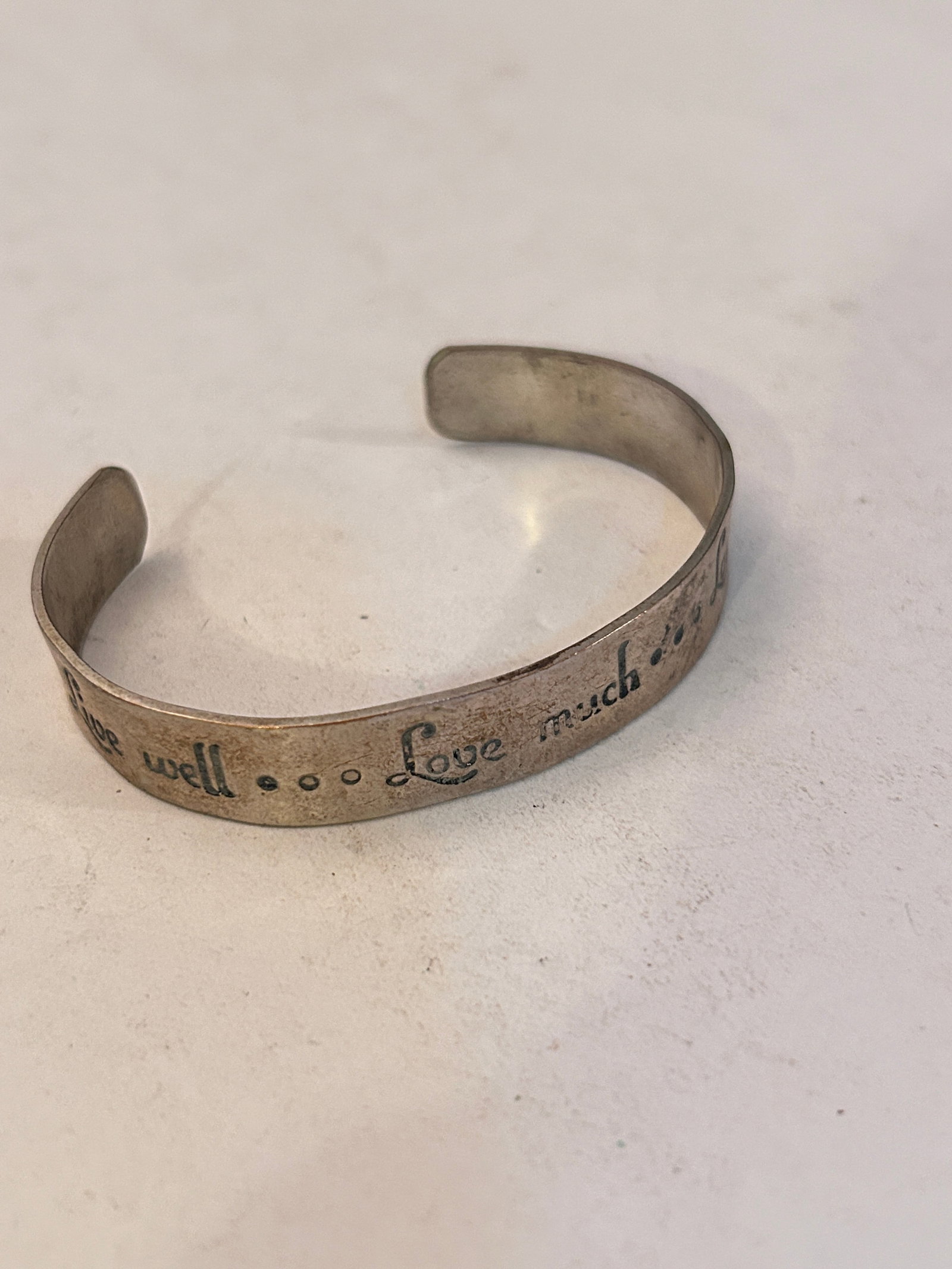 Vintage Live Well Love Much Laugh Often Bracelet 8": Vintage Live Well Love Much Laugh Often Bracelet 8" Please view all photos as they are part of the description and condition of this Item, Feel free to contact me with questions or picture requests! U