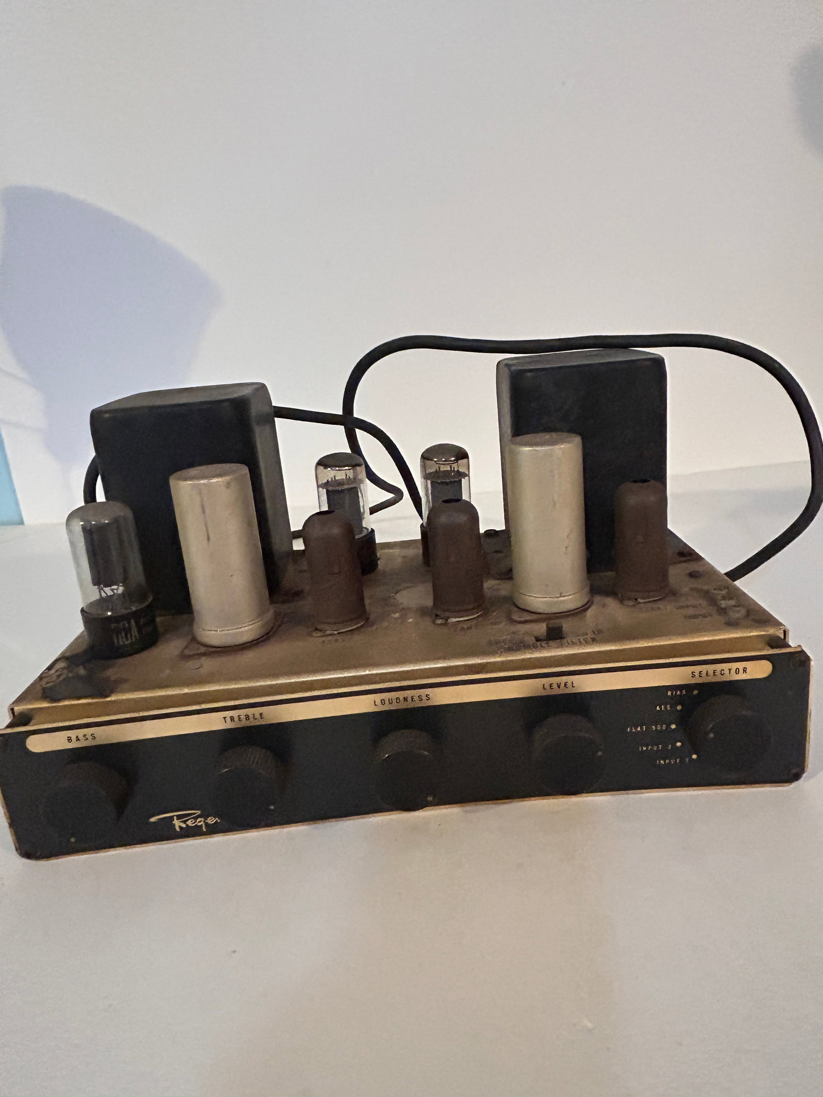 Vintage Old Tube Regency Amplifier: Vintage Old Tube Regency Amplifier Please view all photos as they are part of the description and condition of this Item, Feel free to contact me with questions or picture requests! Used Item AS IS