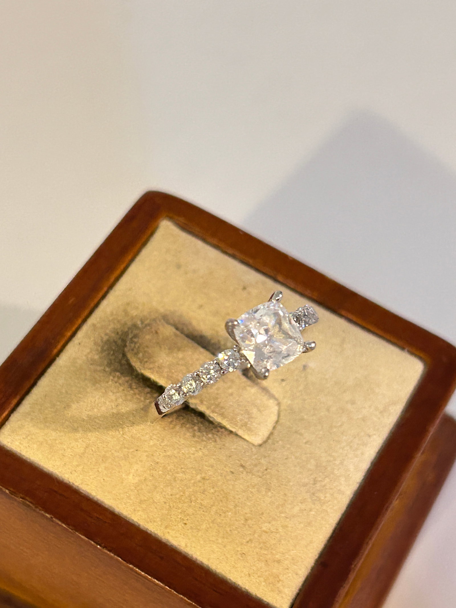 Vintage Designer SW Cubic Zirconia Sterling Silver Ring Sz 10: Vintage Designer SW Cubic Zirconia Sterling Silver Ring Sz 10 Please view all photos as they are part of the description and condition of this Item, Feel free to contact me with questions or picture r