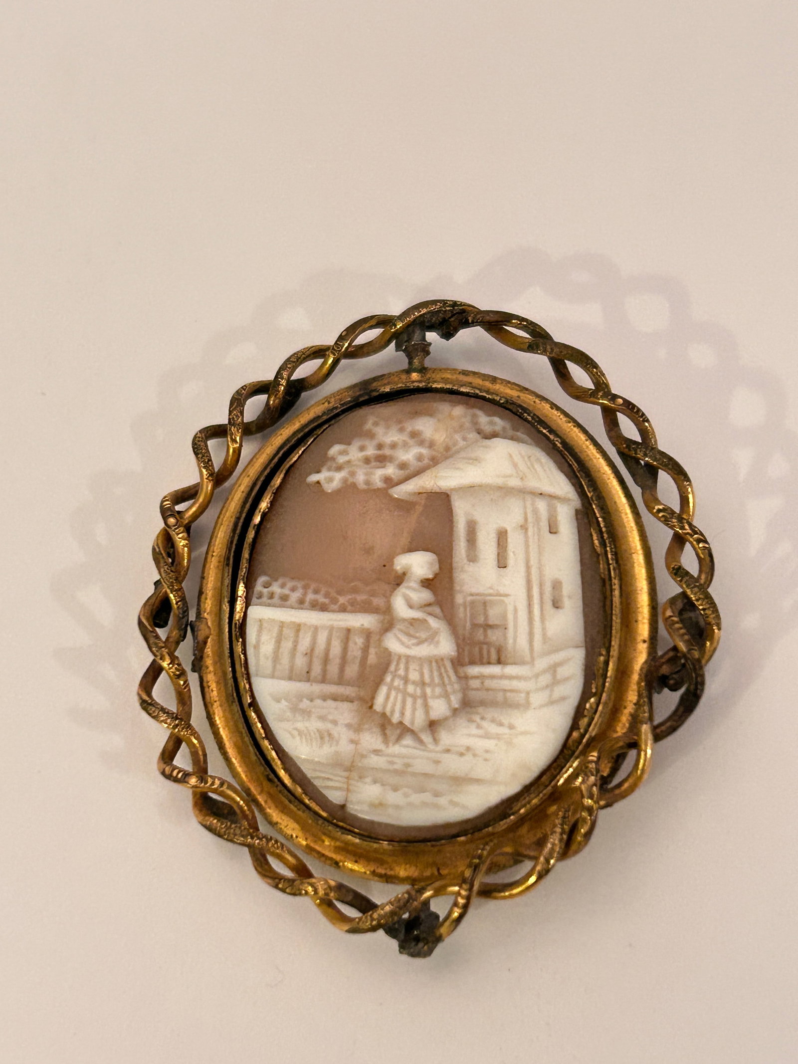 Vintage Cameo Brooch broken needs work: Vintage Cameo Brooch broken needs work Please view all photos as they are part of the description and condition of this Item, Feel free to contact me with questions or picture requests! Used Item AS I