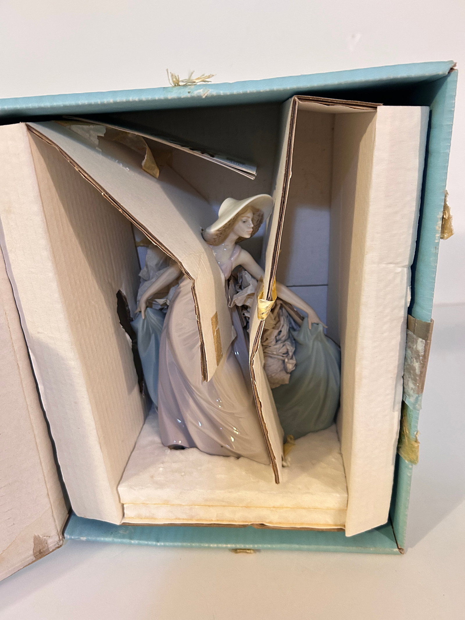 Lladro Spring Dance Porcelain Figurine #5663 – Retired Spanish Collectible DAISA (1 of 7)