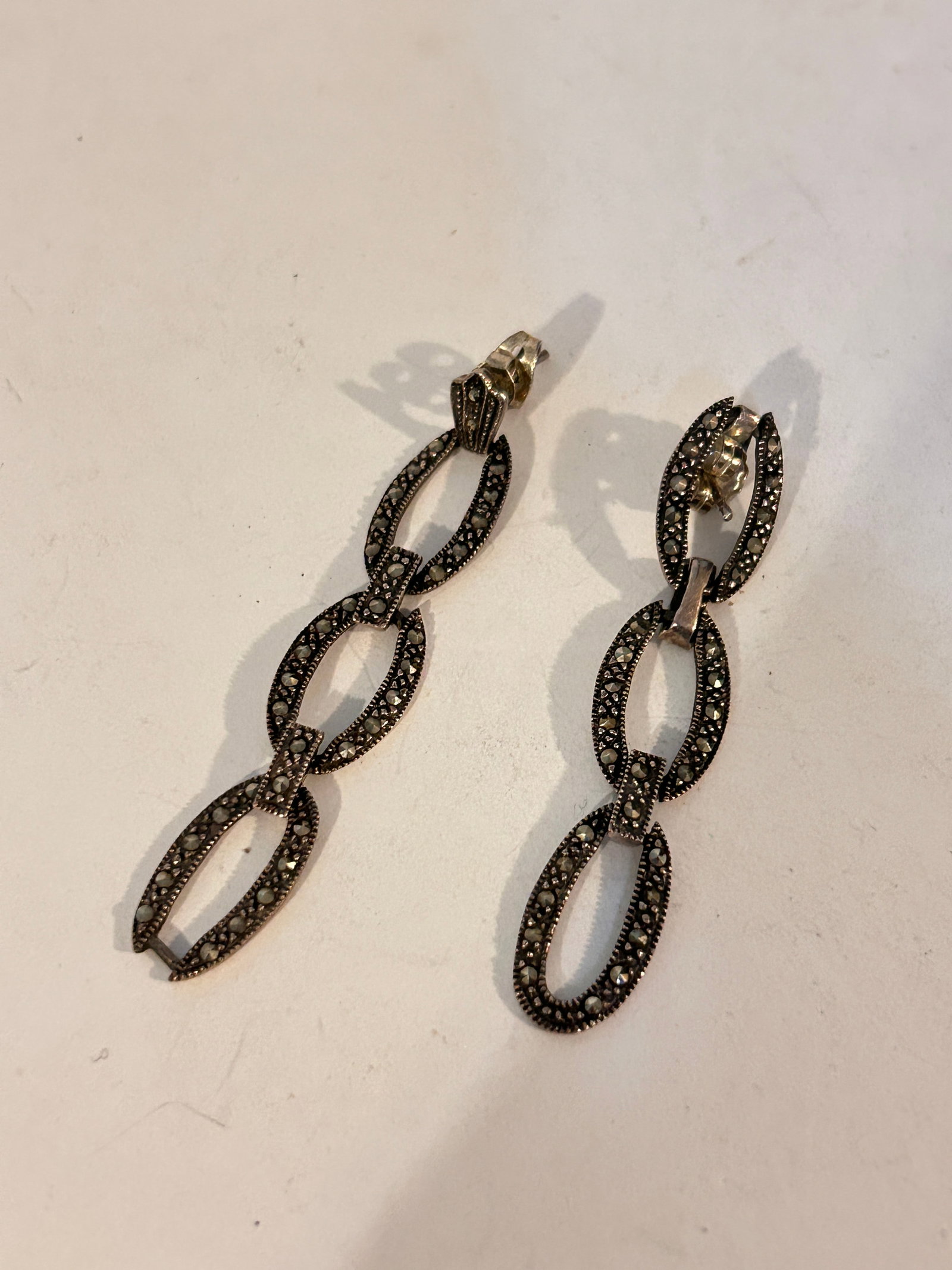 Vintage Sterling Silver marcasite Earrings 7 grams: Vintage Sterling Silver marcasite Earrings 7 grams Please view all photos as they are part of the description and condition of this Item, Feel free to contact me with questions or picture requests! Us