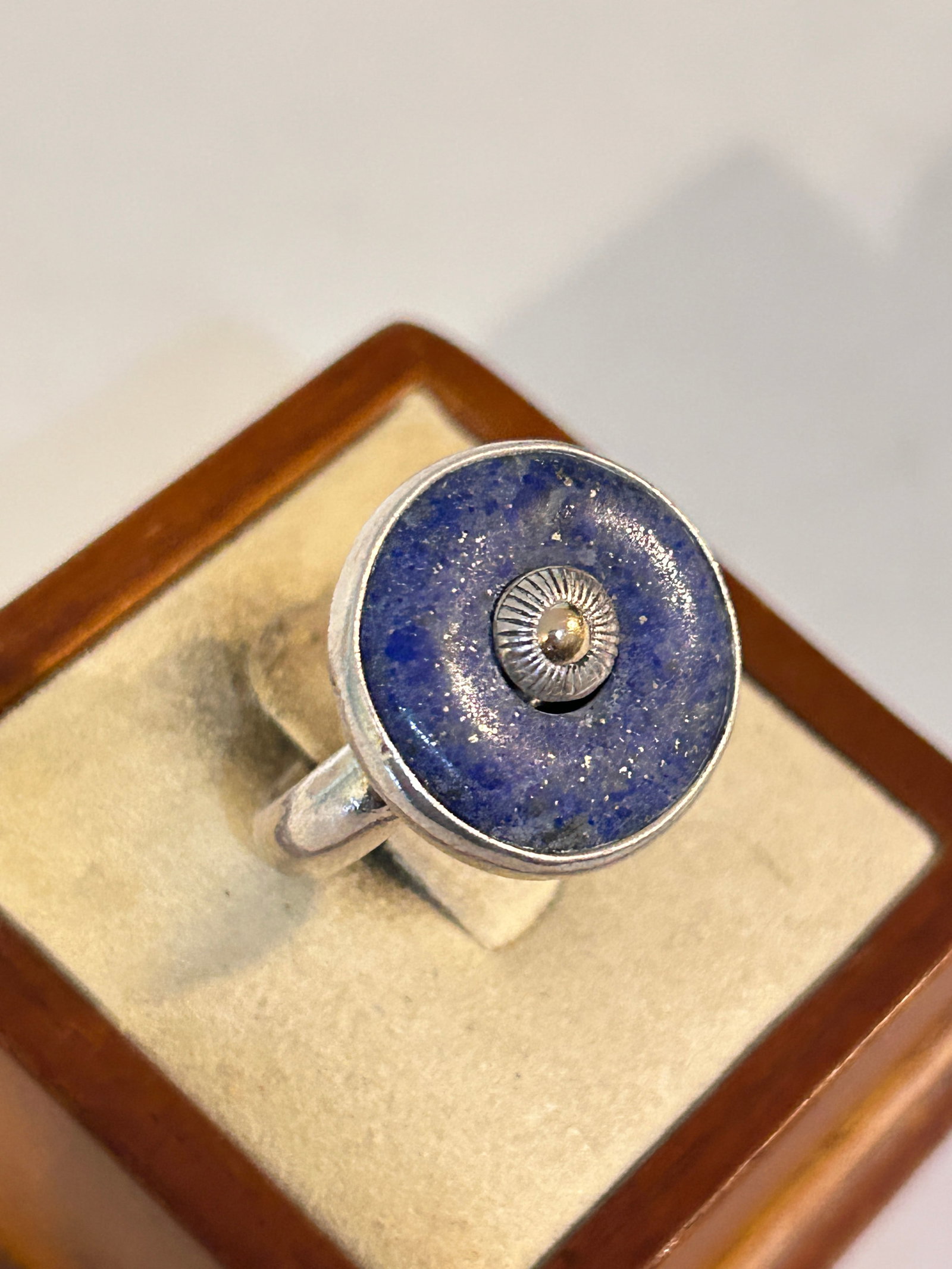 Vintage Sterling Silver Lapis Lazuli 18K Center Ring sz 7 12 grams (1 of 5)