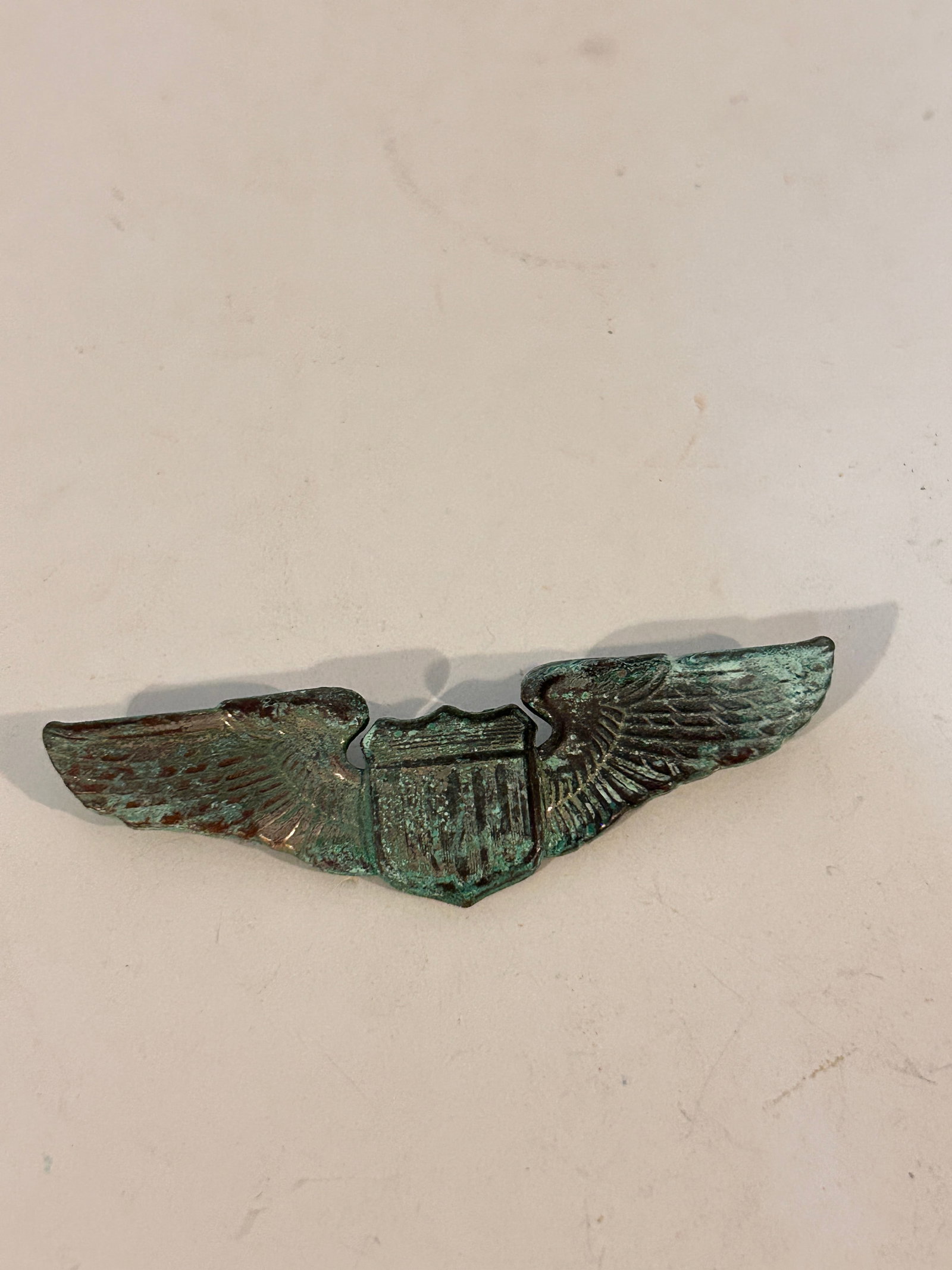 Original United States Army Air Force (USAAF) pilot wing badge from the World War II era: Original United States Army Air Force (USAAF) pilot wing badge from the World War II era Please view all photos as they are part of the description and condition of this Item, Feel free to contact me 