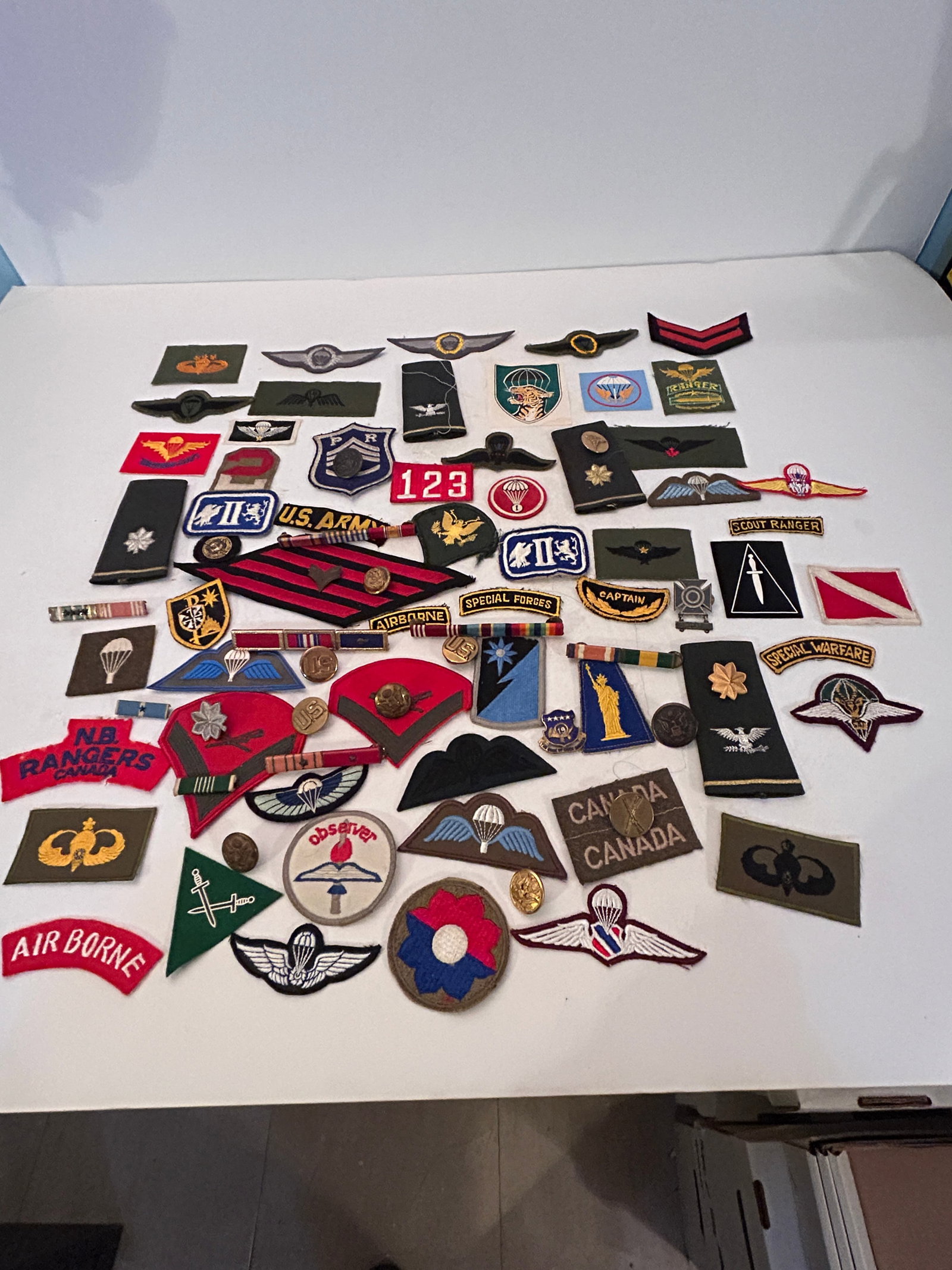 Vintage Lot Of Military Patches & Pins Resv (1 of 7)