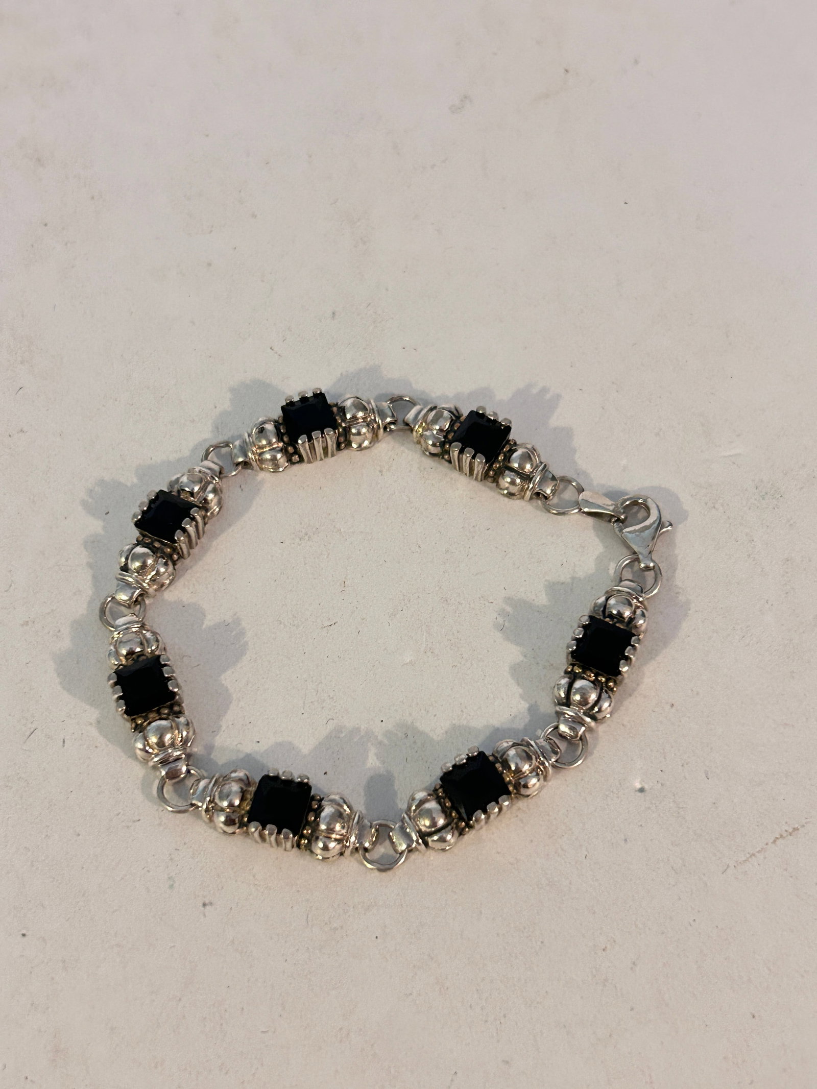 Vintage Sterling Silver Bracelet 7" 20 grams: Vintage Sterling Silver Bracelet 7" 20 grams Please view all photos as they are part of the description and condition of this Item, Feel free to contact me with questions or picture requests! Used Ite