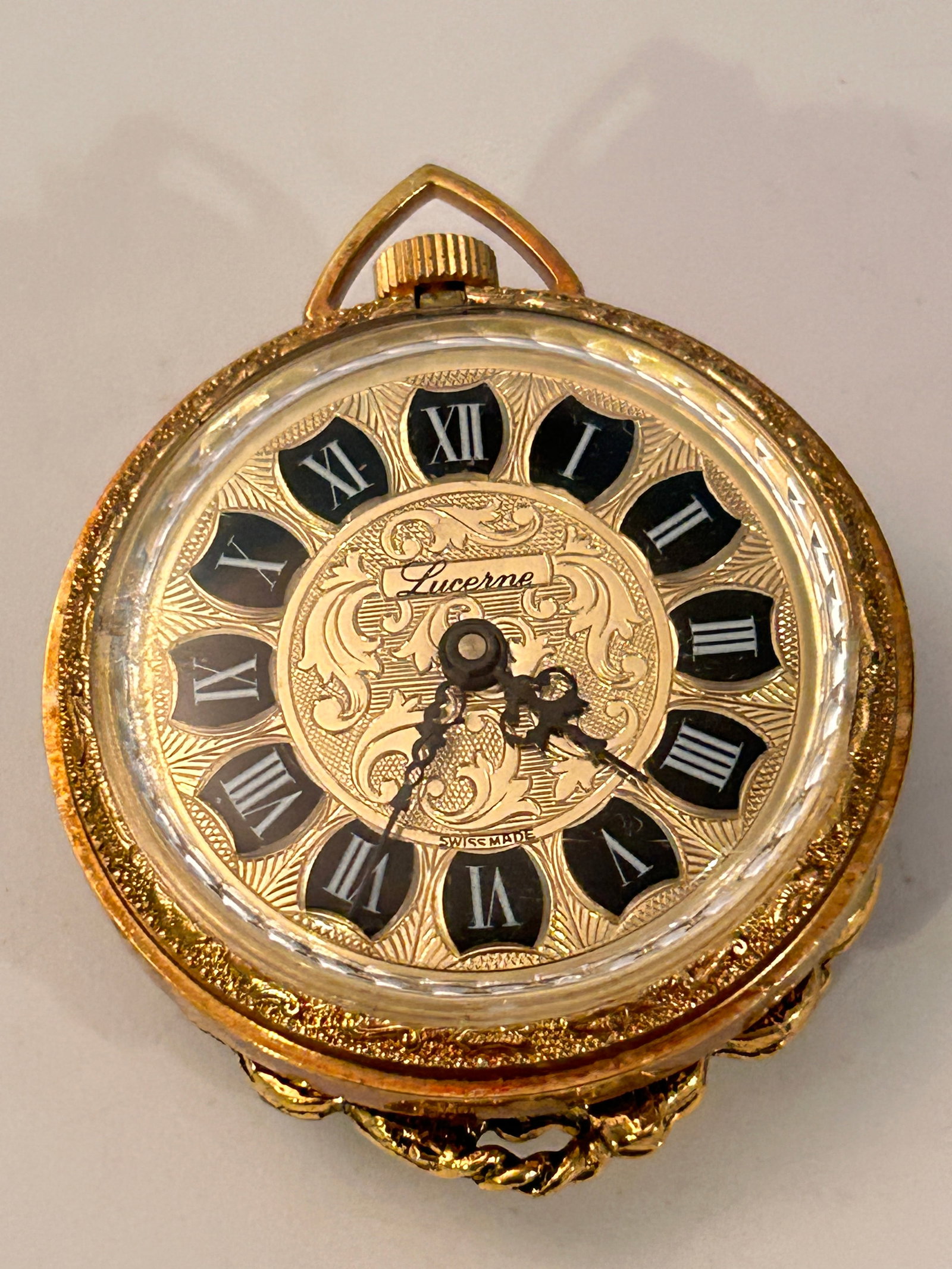 Vintage Lucerne Mech Cameo Working Watch Pendant: Vintage Lucerne Mech Cameo Working Watch Pendant Please view all photos as they are part of the description and condition of this Item, Feel free to contact me with questions or picture requests! Used