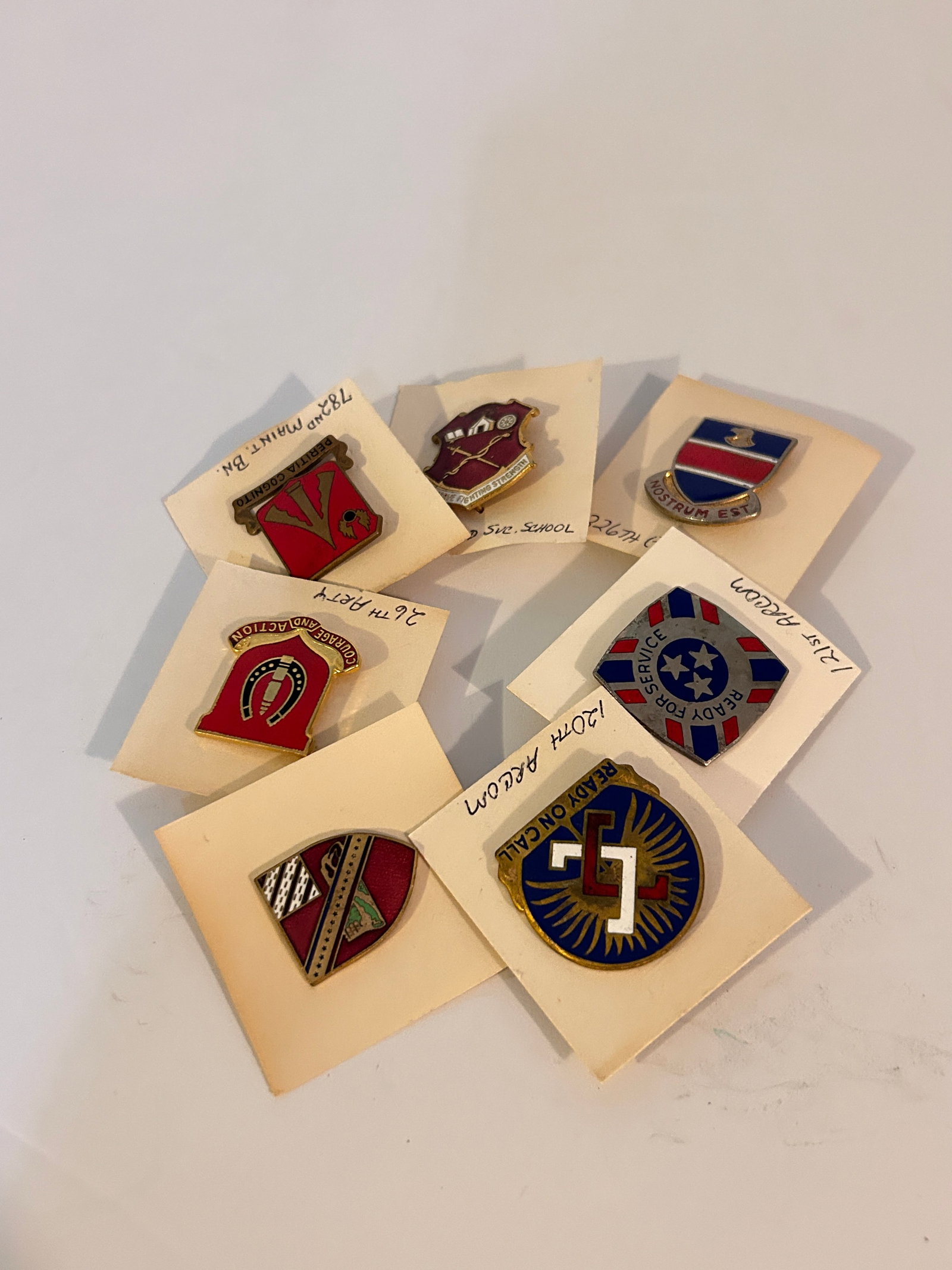 Vintage Lot of 10 Military Pins: Vintage Lot of 10 Military Pins Please view all photos as they are part of the description and condition of this Item, Feel free to contact me with questions or picture requests! Used Item AS IS
