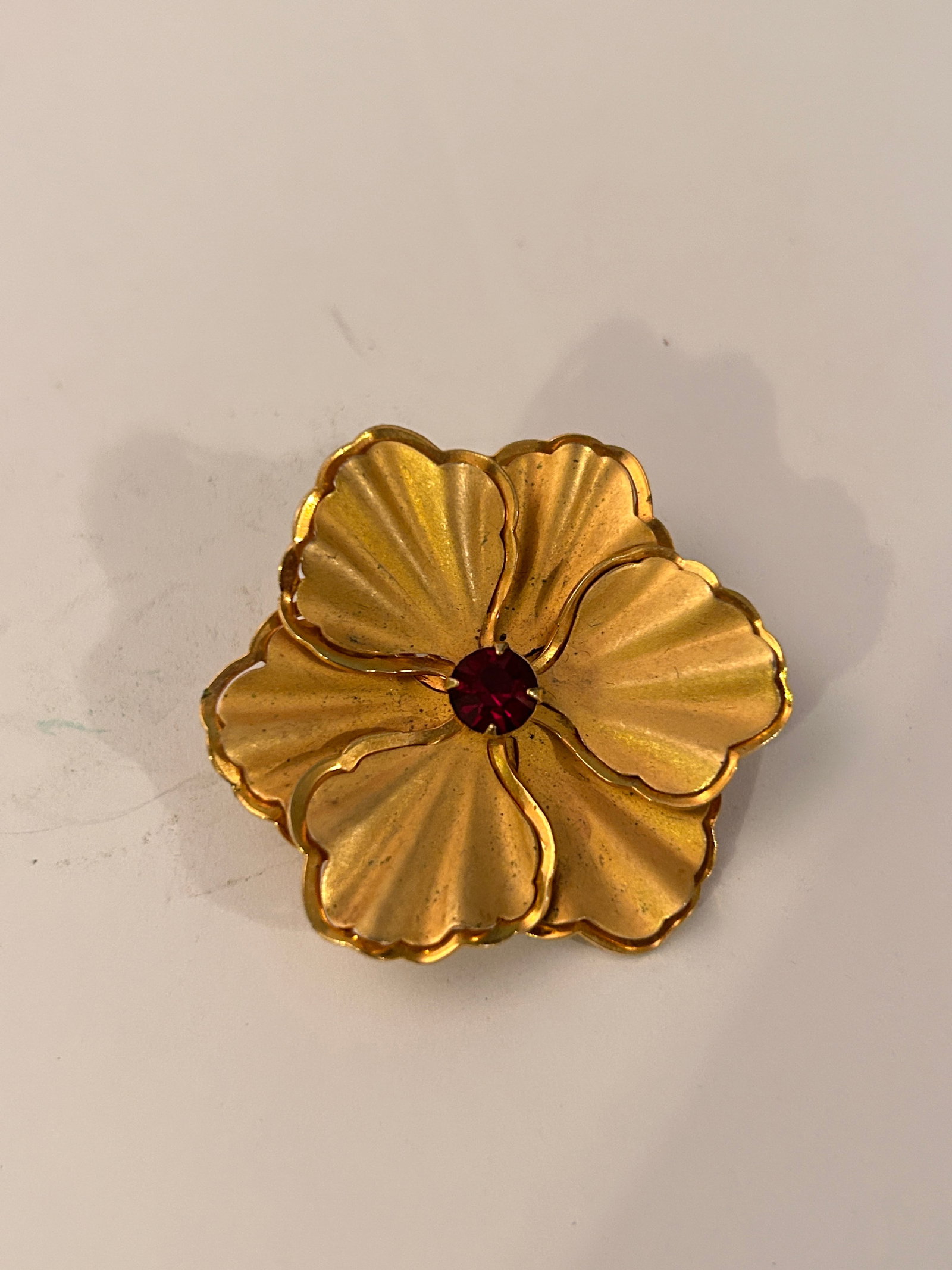 Vintage goldtone flower red rhinestone Brooch: Vintage goldtone flower red rhinestone Brooch Please view all photos as they are part of the description and condition of this Item, Feel free to contact me with questions or picture requests! Used It
