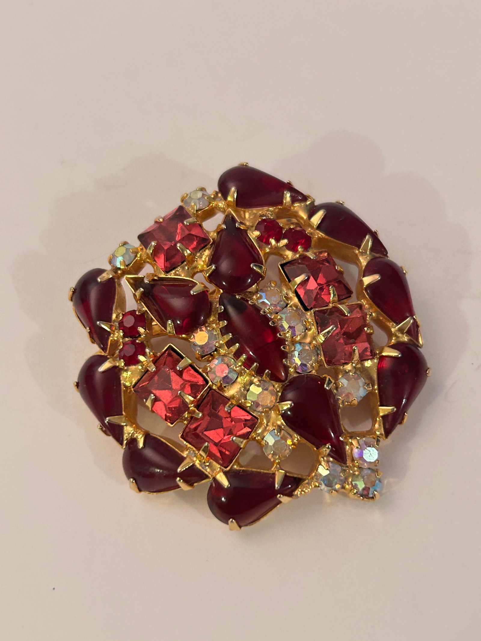 Vintage goldtone Glass heavy red Brooch: Vintage goldtone Glass heavy red Brooch Please view all photos as they are part of the description and condition of this Item, Feel free to contact me with questions or picture requests! Used Item AS 