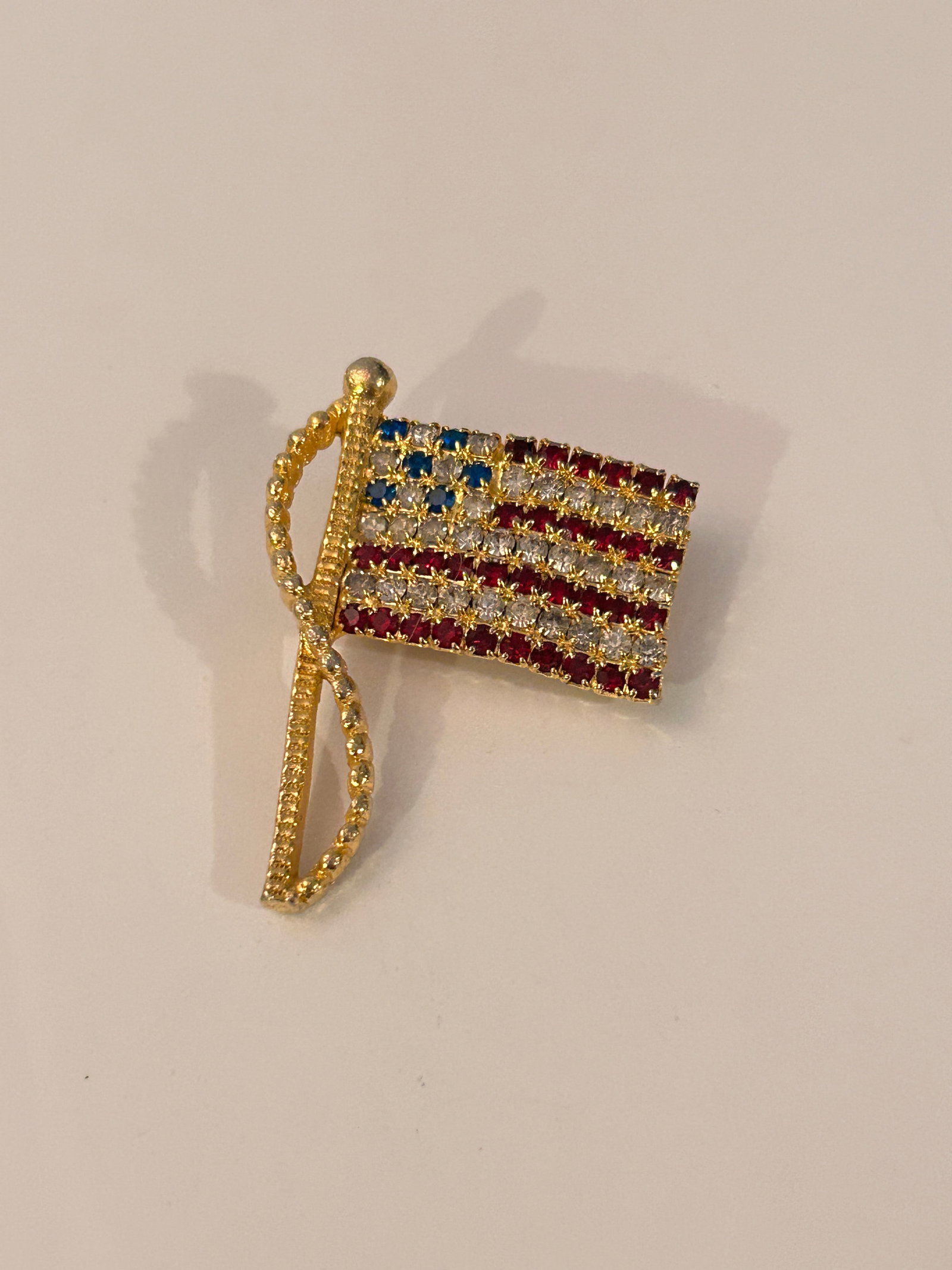 Vintage Flag Rhinestone Brooch: Vintage Flag Rhinestone Brooch Please view all photos as they are part of the description and condition of this Item, Feel free to contact me with questions or picture requests! Used Item AS IS